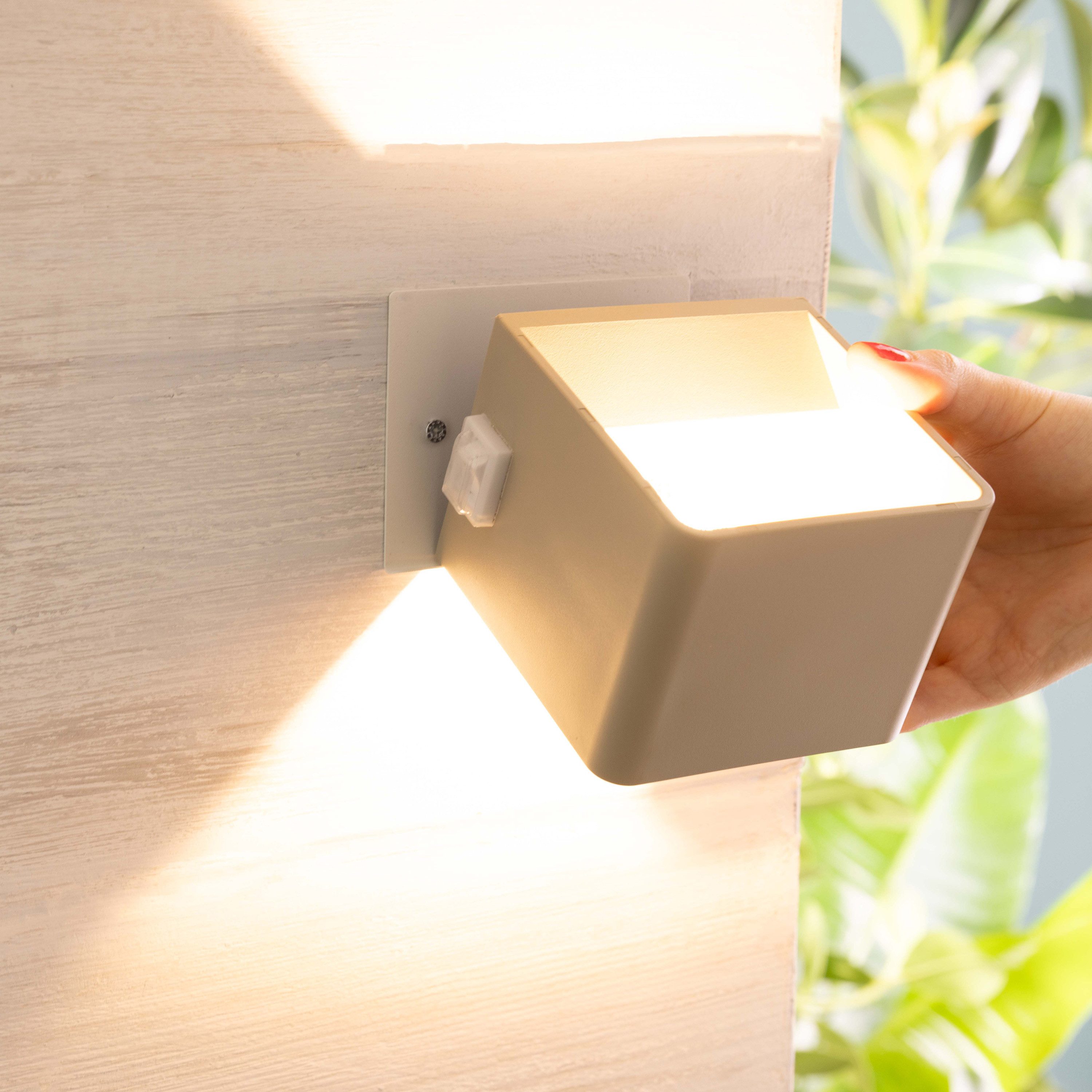 Brilliant Leuchten Wandlamp voor buiten Iseo - draagbare acculamp incl. magnetische plaat Accu, 300 lm, 3000 K, USB, zwart, mobiele buitenlamp, wandlamp (1 stuk)