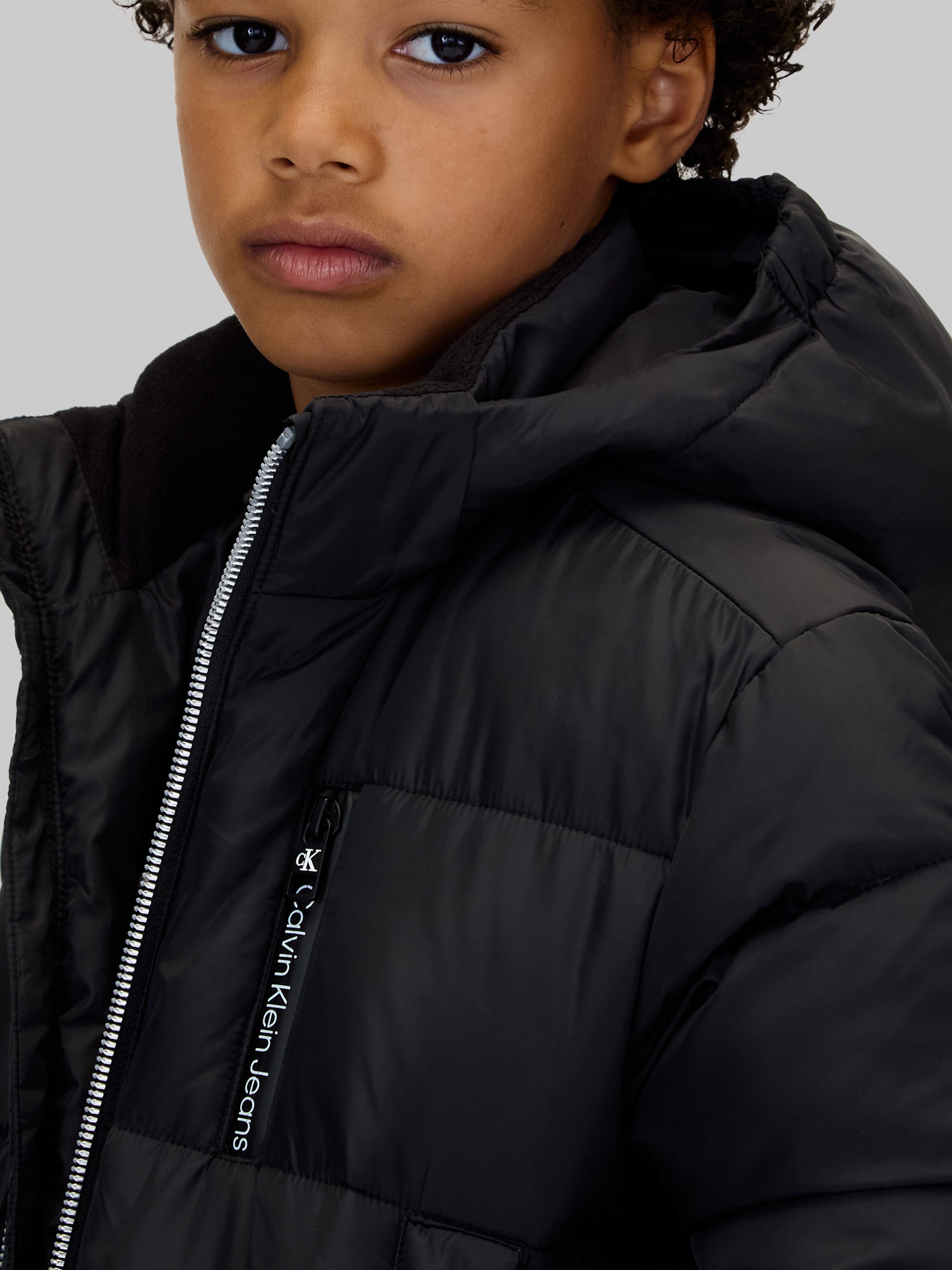 Calvin Klein Parka ESSENTIAL PARKA PUFFER voor kinderen tot 16 jaar en met logo-patch