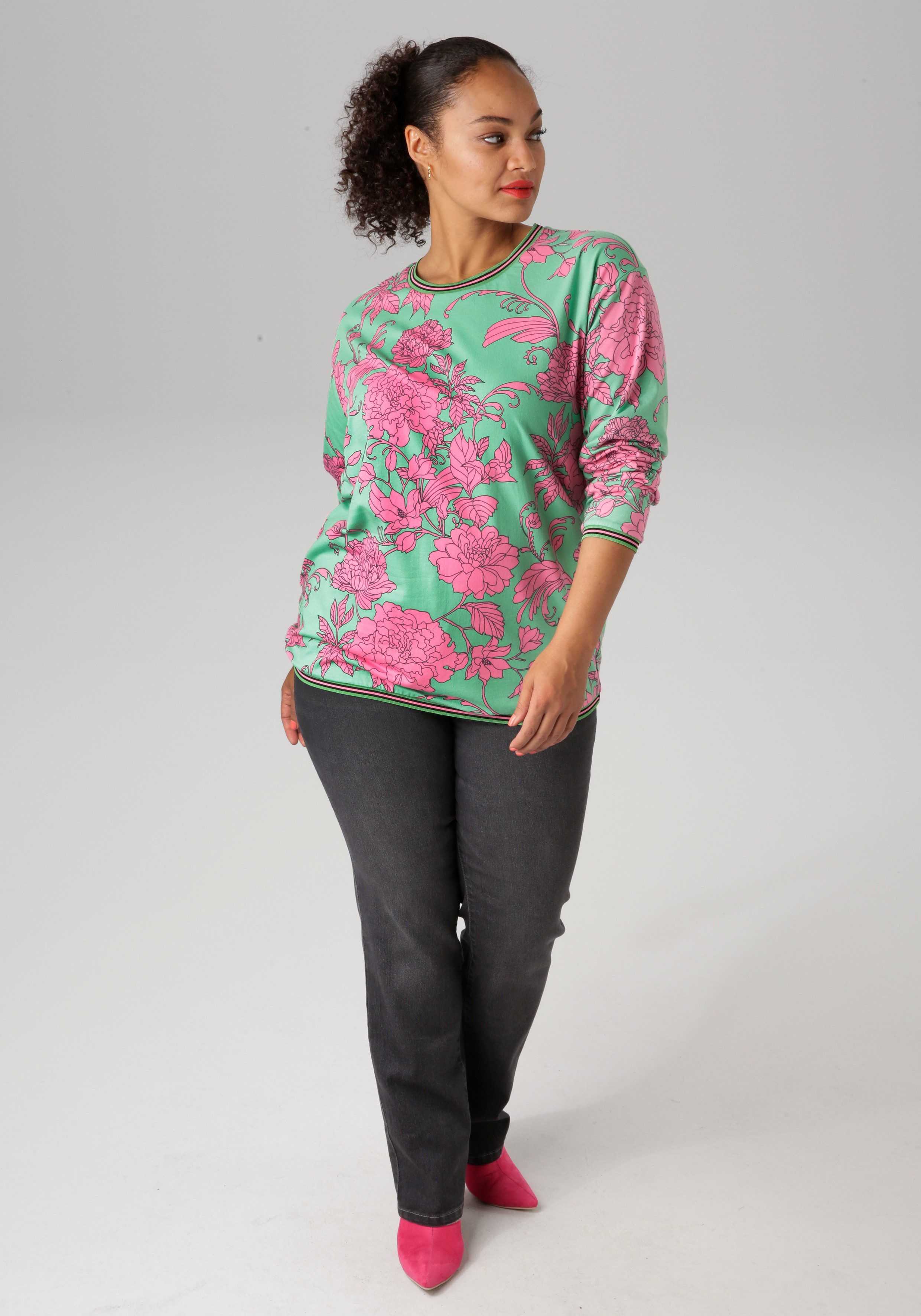Aniston PLUS Sweatshirt met grootformaat, grafische bloemen bedrukt - nieuwe collectie