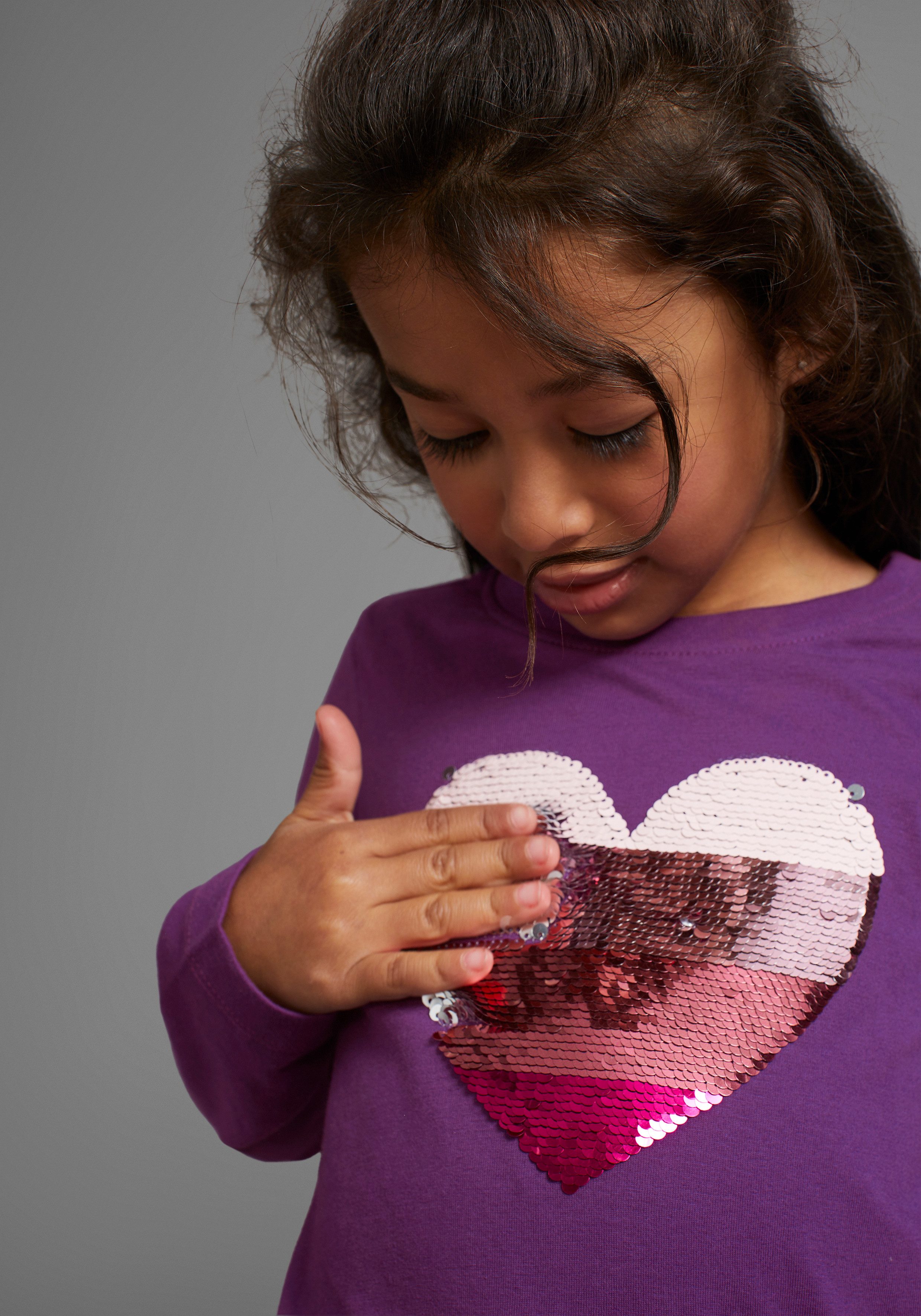 KIDSWORLD Shirt met lange mouwen , Met hart van keerbare pailletten Lange mouwen, basic pasvorm, met glinsterende pailletten