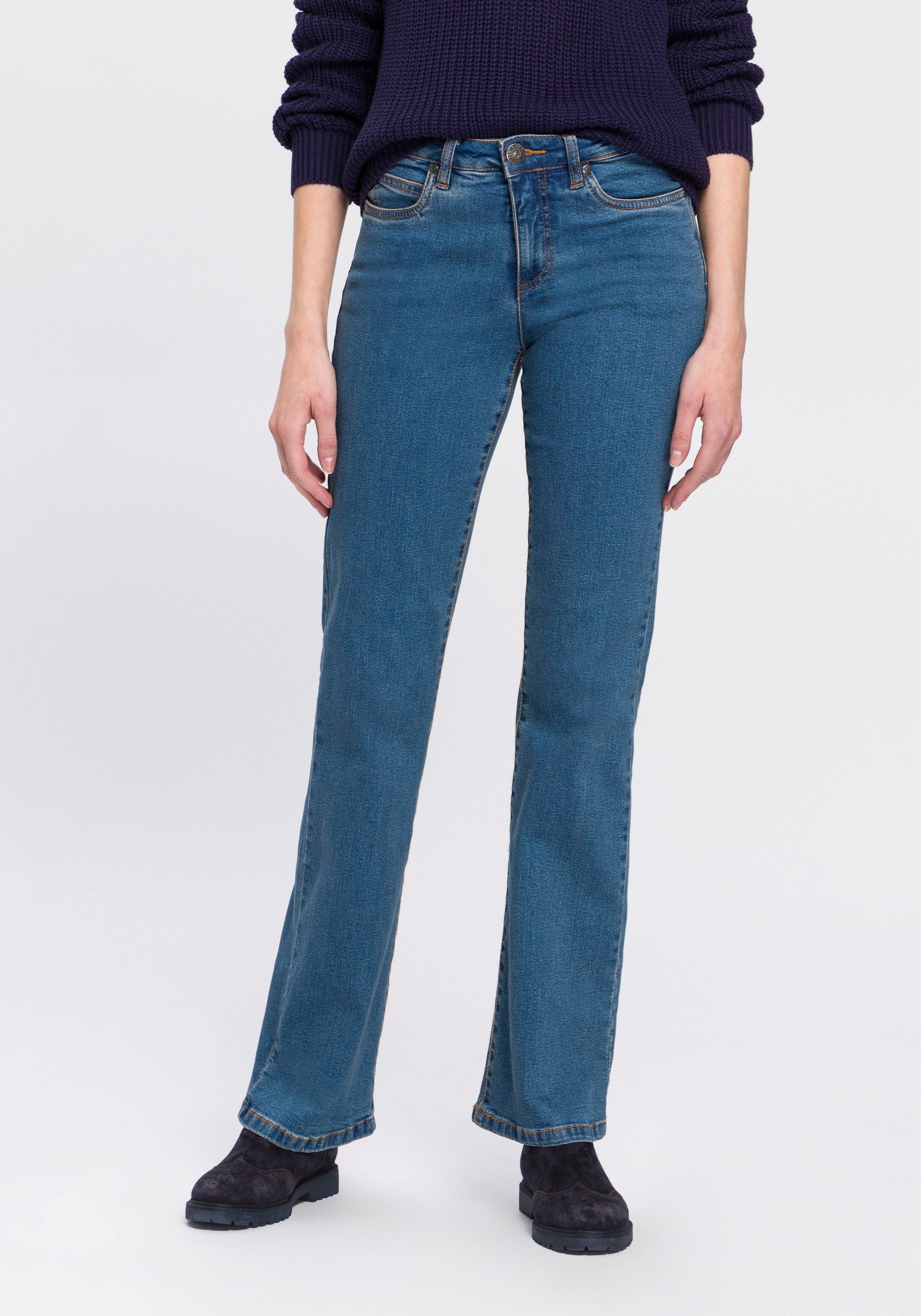 Arizona Bootcut jeans Comfort Fit uitlopende pasvorm, met steekzakken, hoge taille