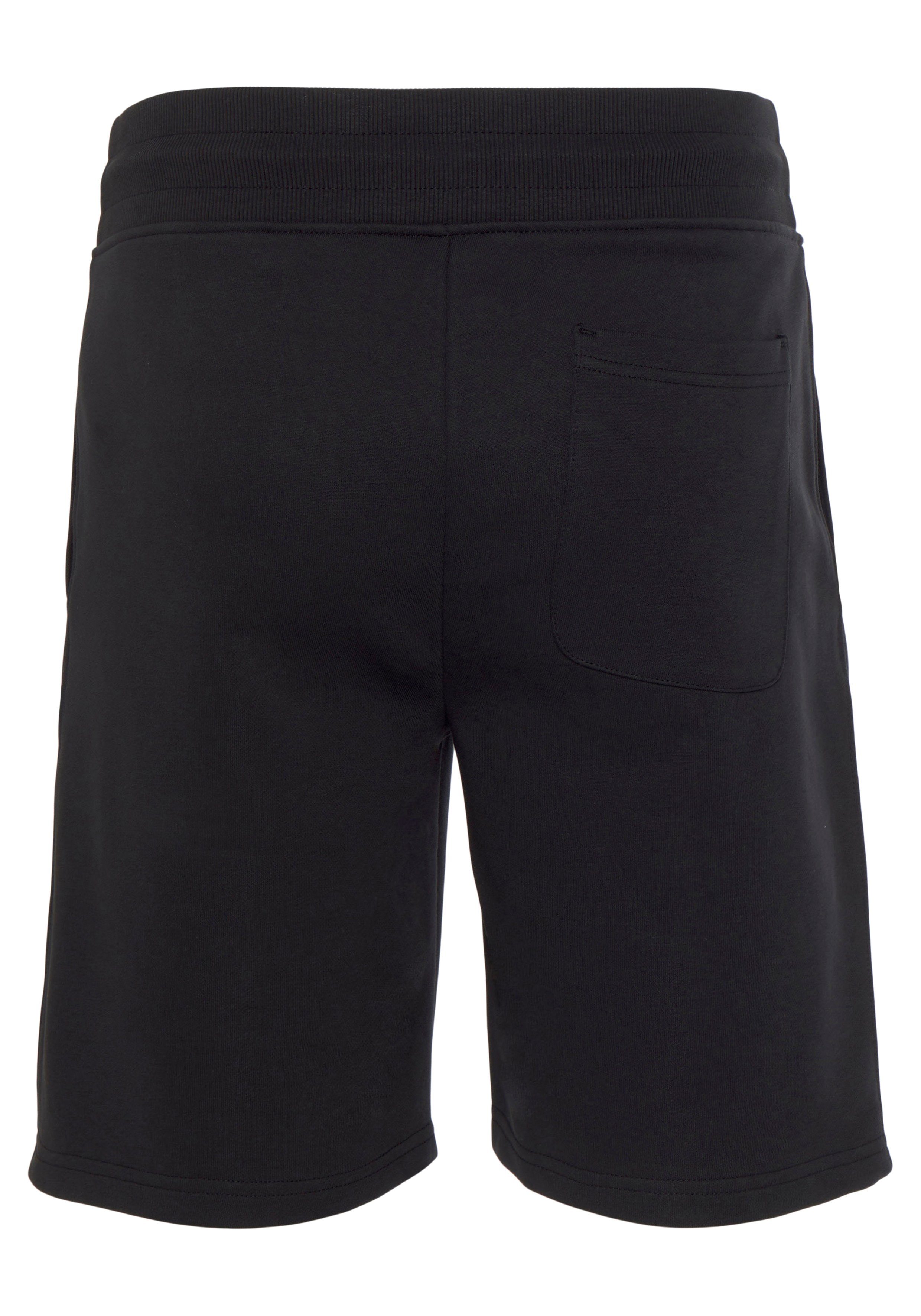 Gant Sweatshort REG SHIELD SWEAT SHORTS met een kleine logo-borduur onder de insteekzak