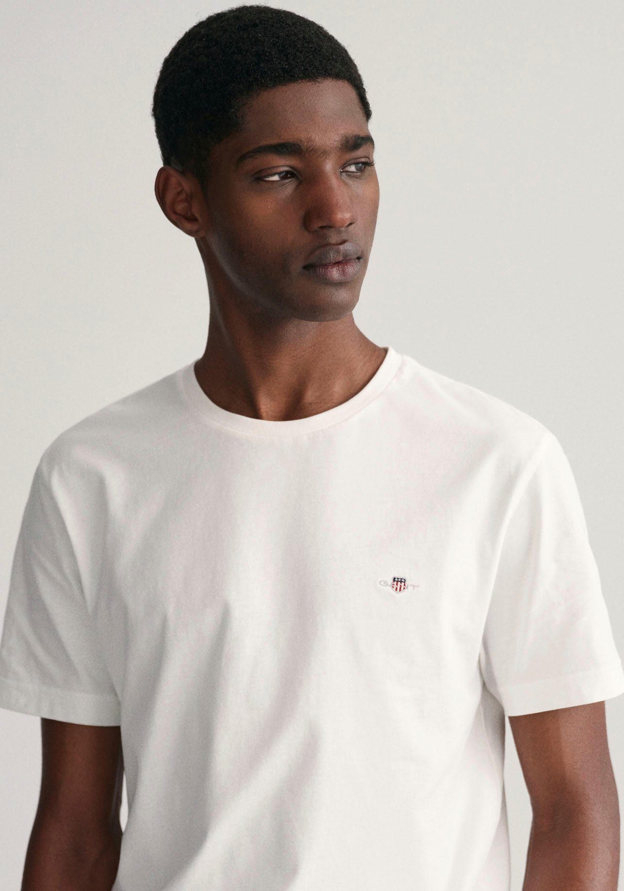 Gant T-shirt REG SHIELD SS T-SHIRT met logoborduursel op borsthoogte