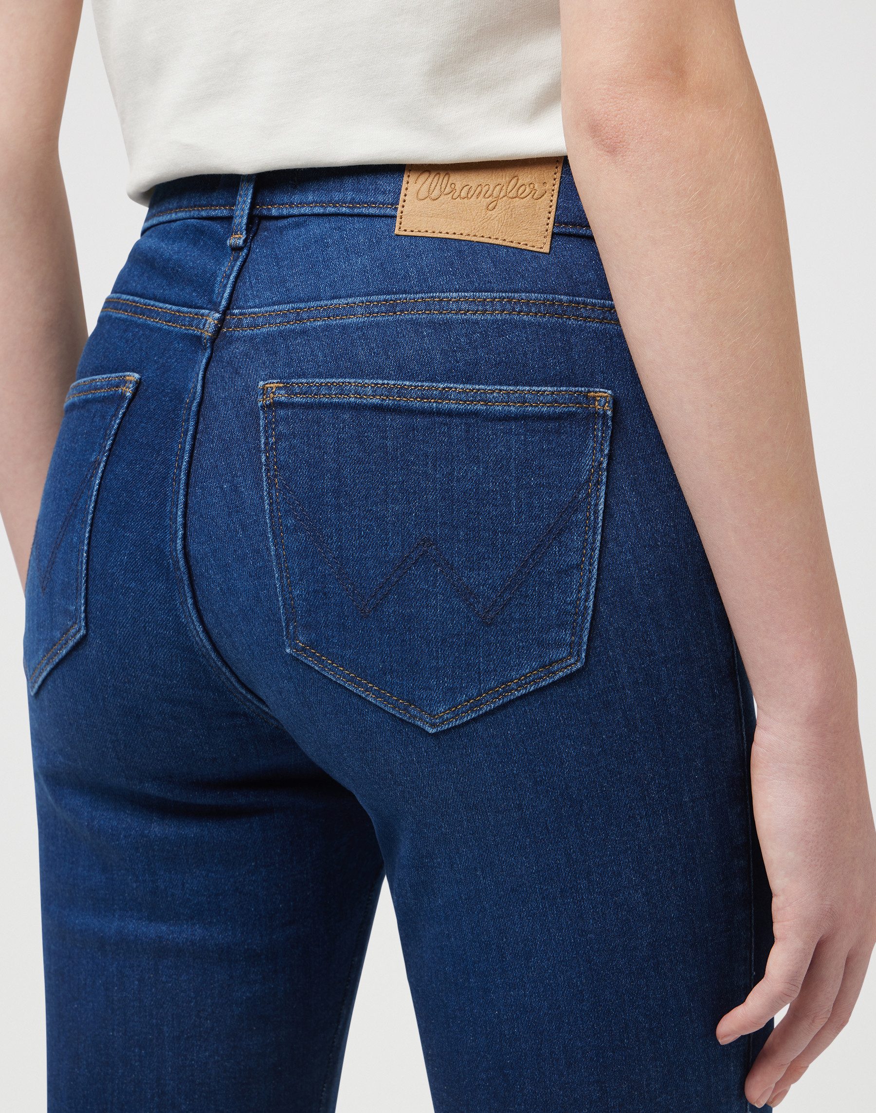 Wrangler 5-pocket jeans met contrastkleurige naden