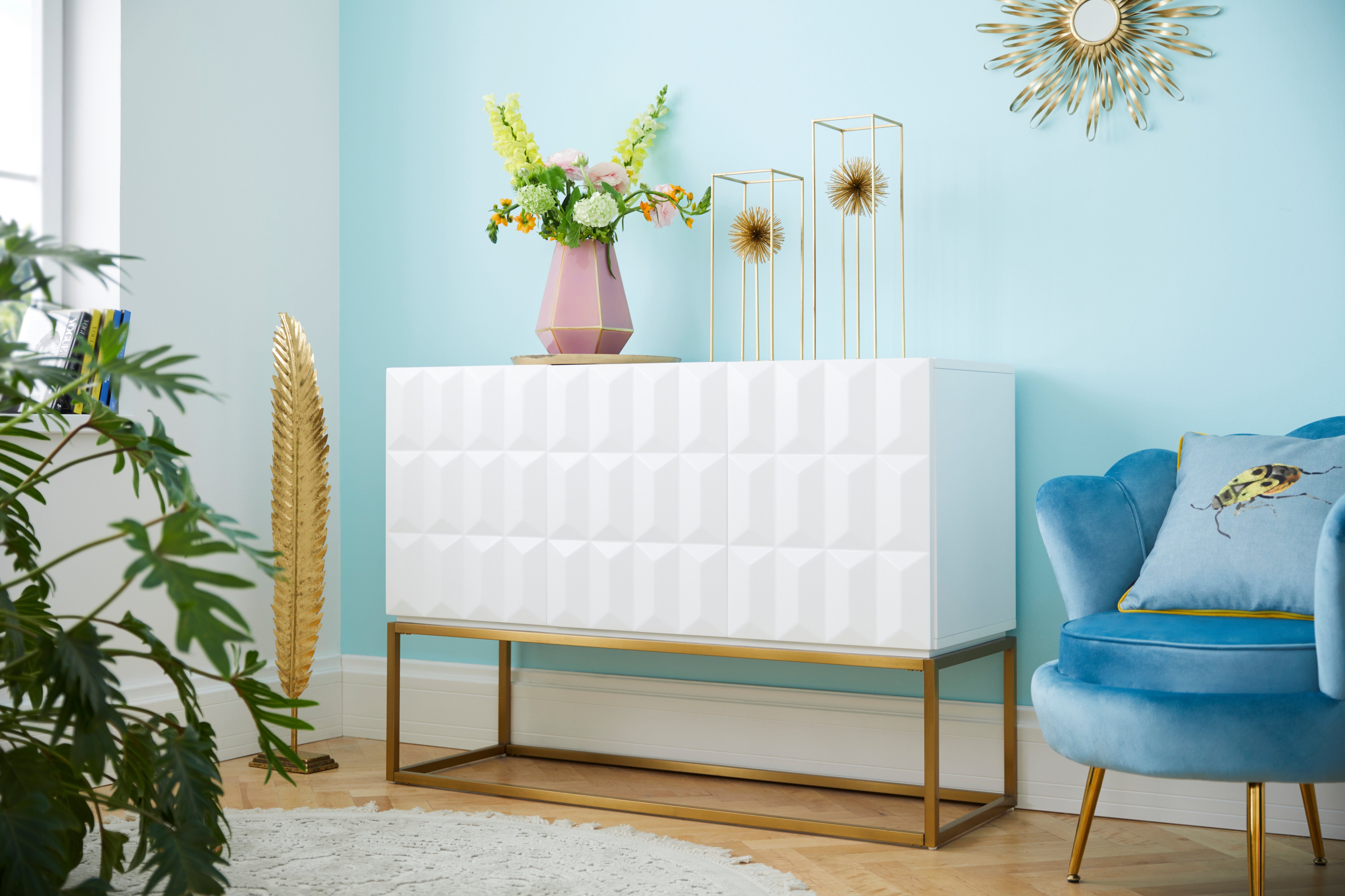 Leonique Dressoir Alais in 3d-look, met veel bergruimte en goudkleurig metalen frame