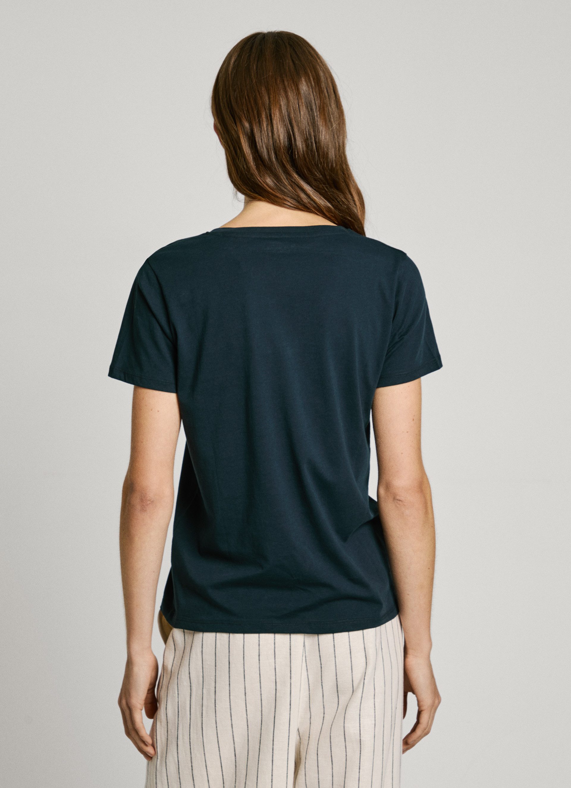 Pepe Jeans Shirt met V-hals MACY V-NECK met een logo-opschrift