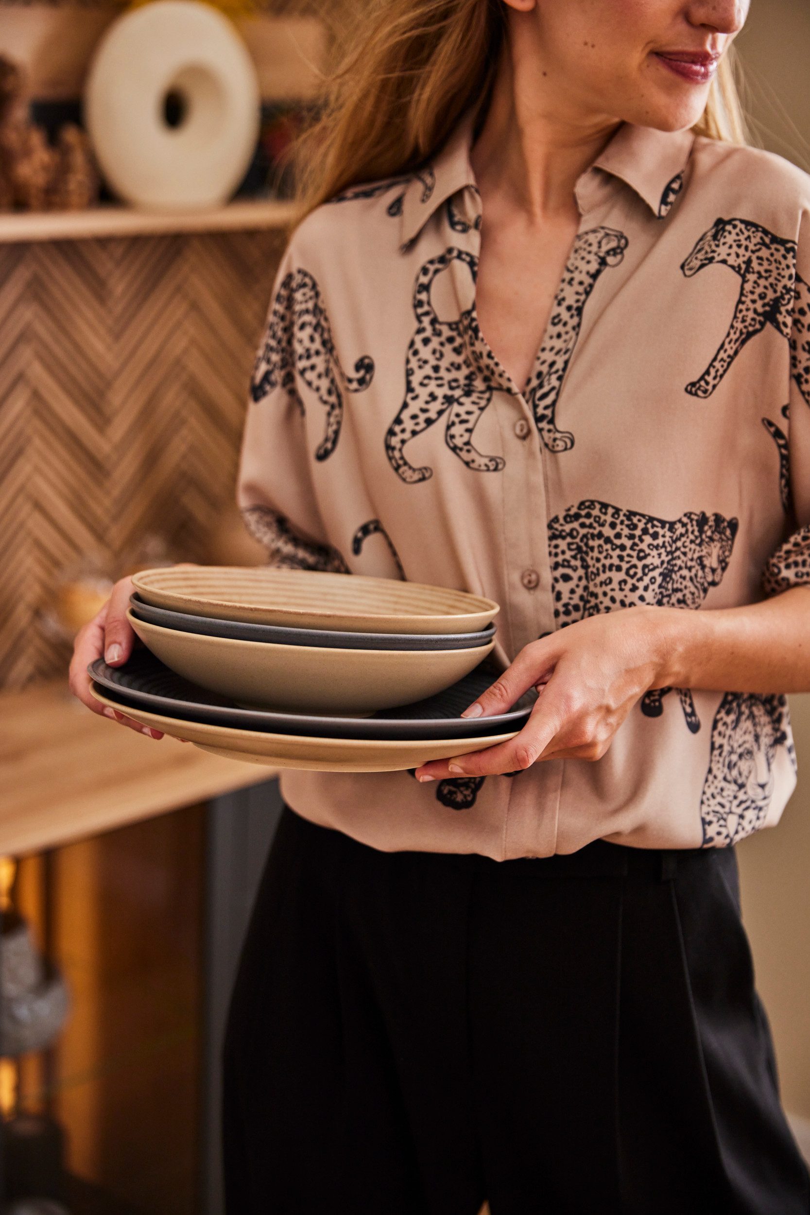 Aniston CASUAL Overhemdblouse bedrukt met luipaarden - elk stuk is uniek - nieuwe collectie