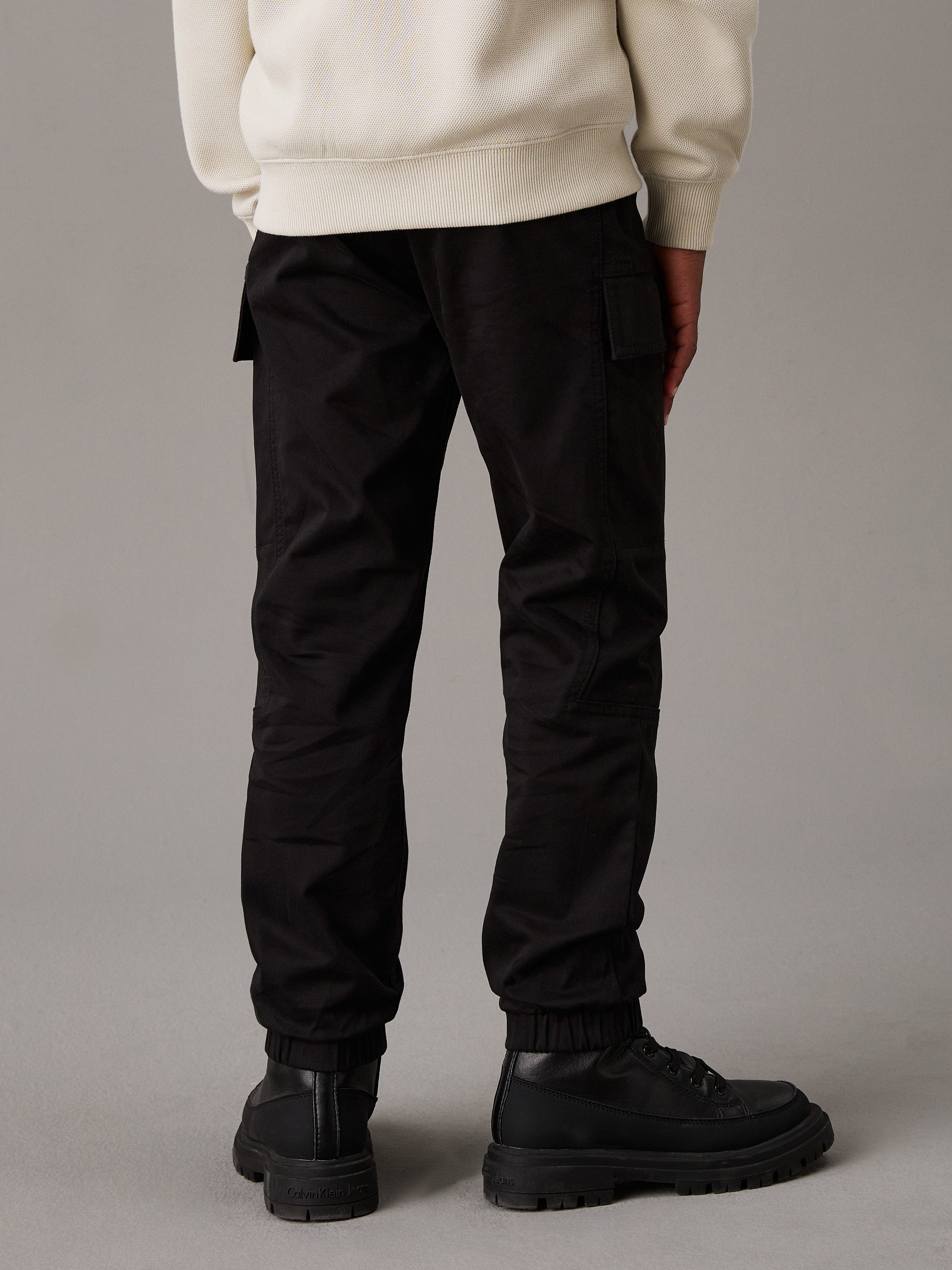 Calvin Klein Sweatbroek ESSENTIAL WOVEN CARGO PANTS voor kinderen tot 16 jaar met logo-print
