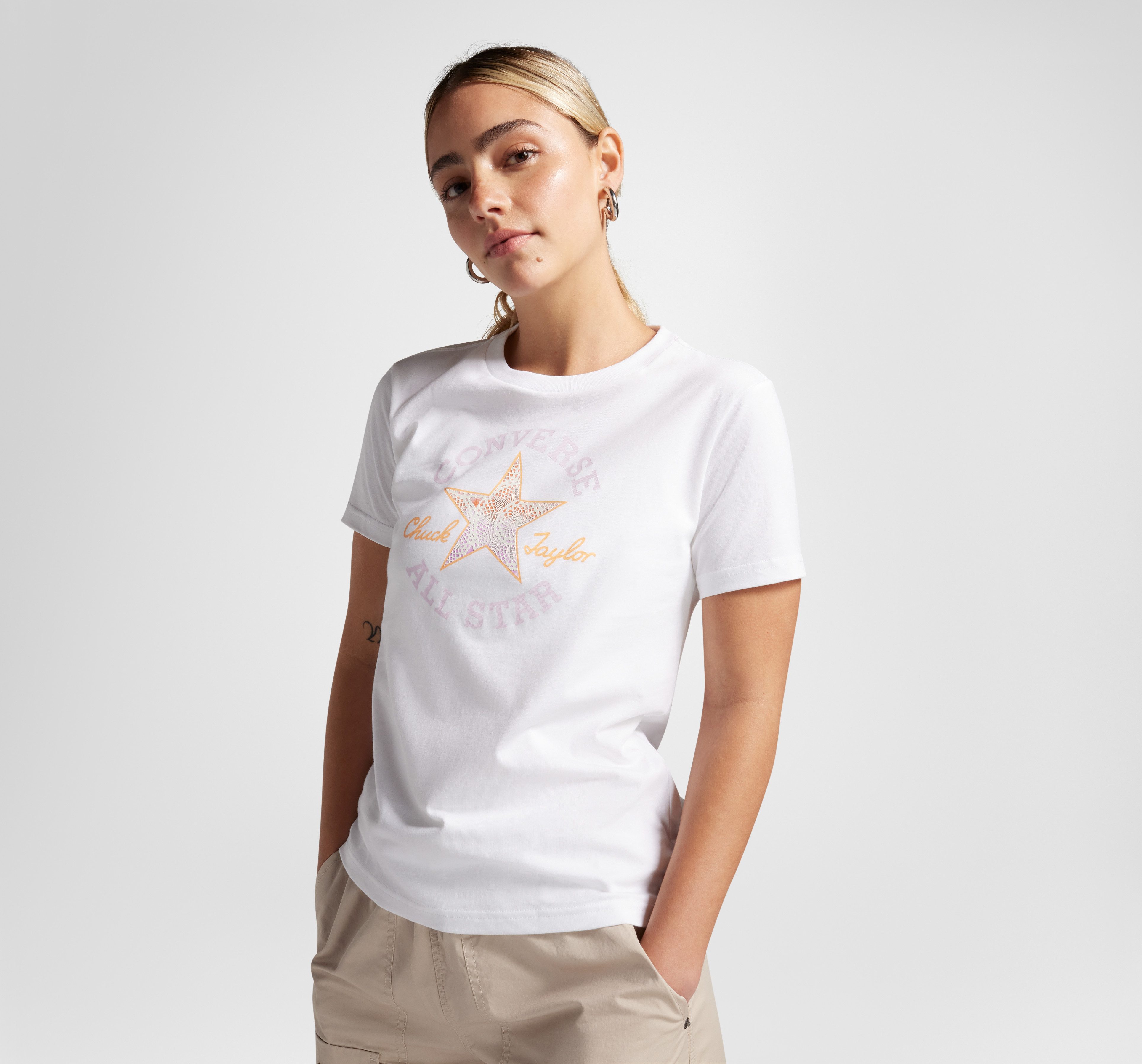 Converse T-shirt CHUCK TAYLOR PATCH T-SHIRT dames tops maat M wit