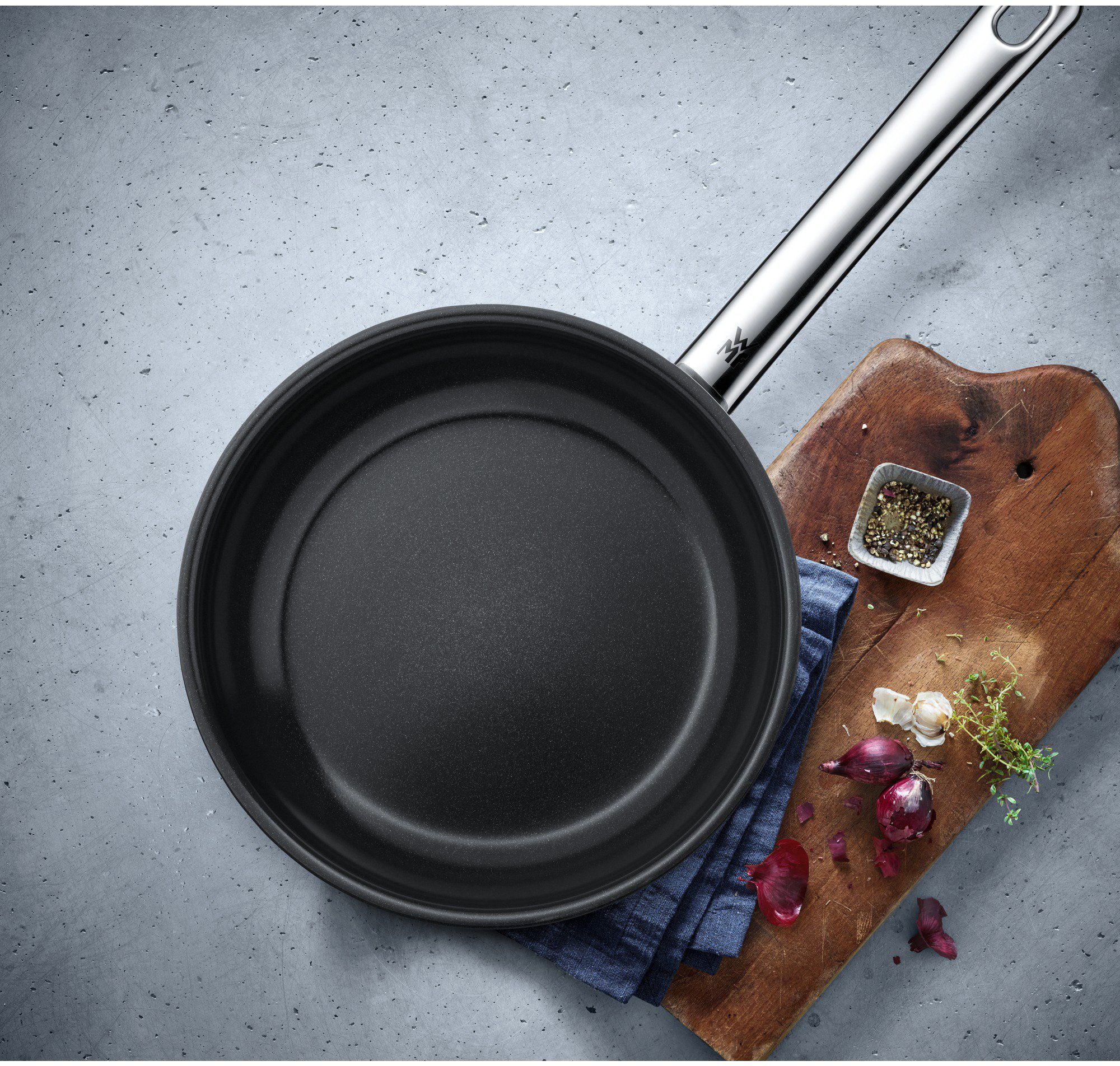 WMF Koekenpan Devil pan 28 cm Pan met keramische coating, inductie geschikt voor alle soorten fornuizen (1-delig)