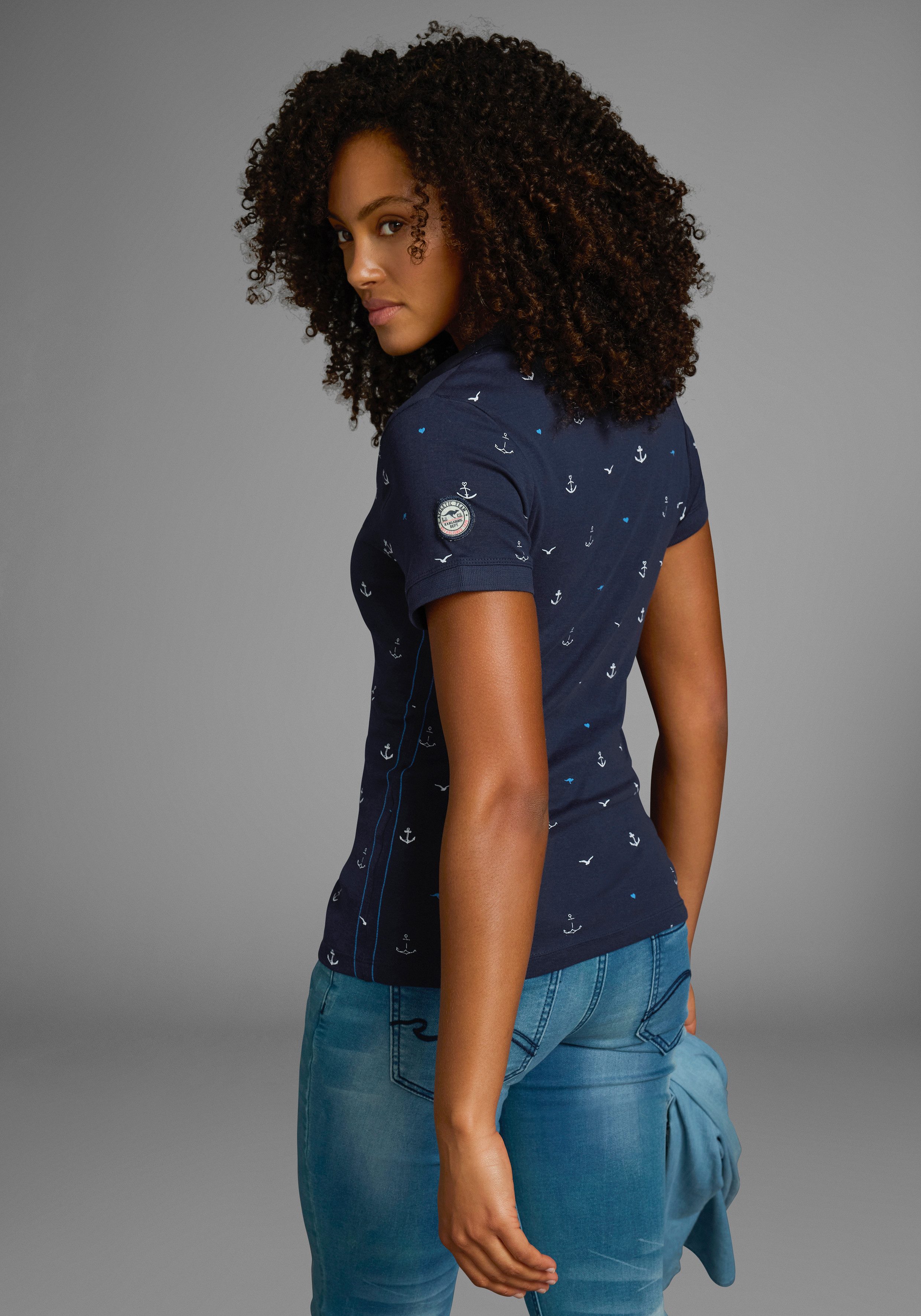 KangaROOS Poloshirt Korte mouwen, zeer figuurvolgend, met allover-print, van 100% katoen