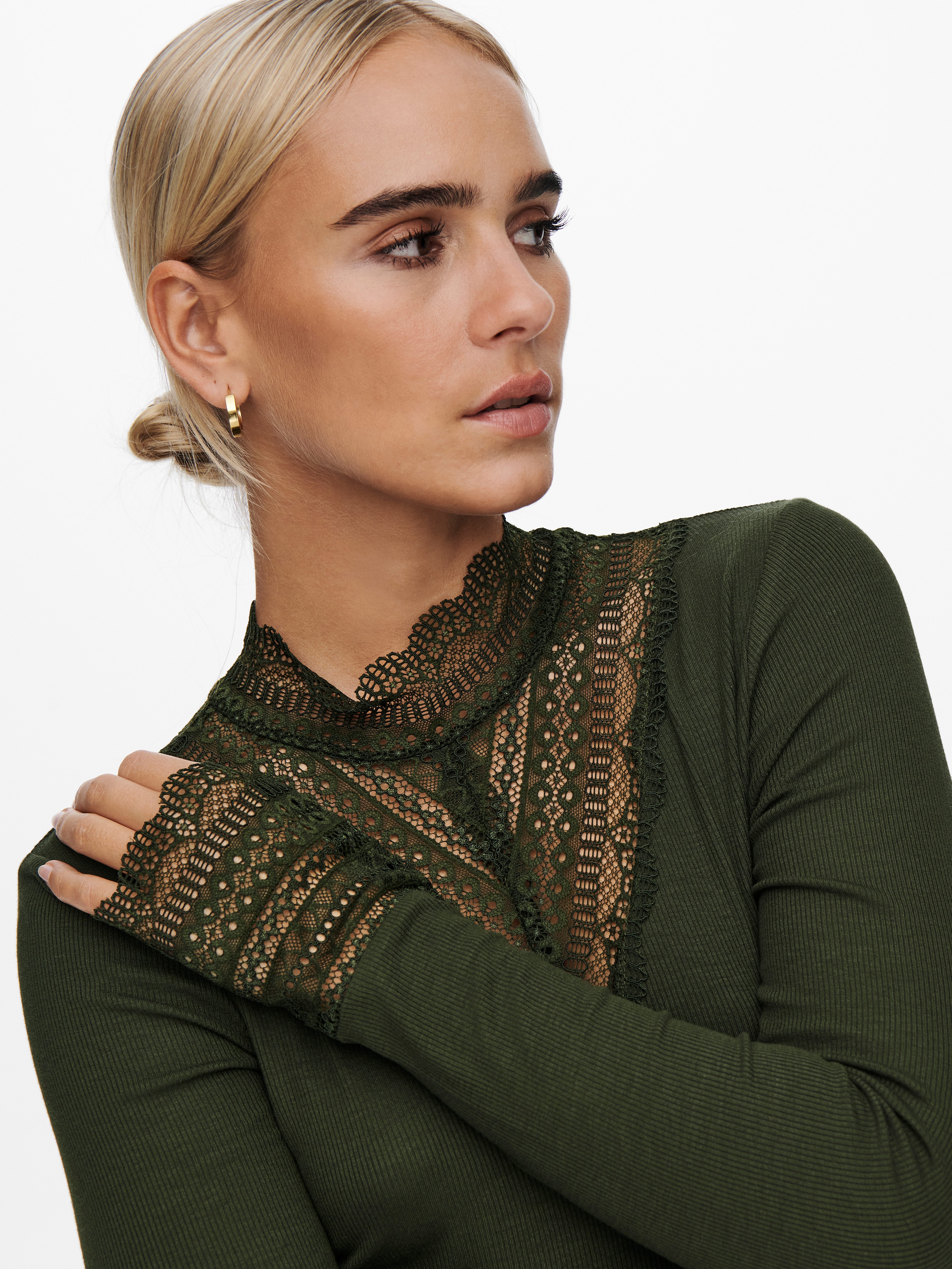 Only Kanten shirt ONLTILDE L/S HIGH NECK LACE TOP JRS