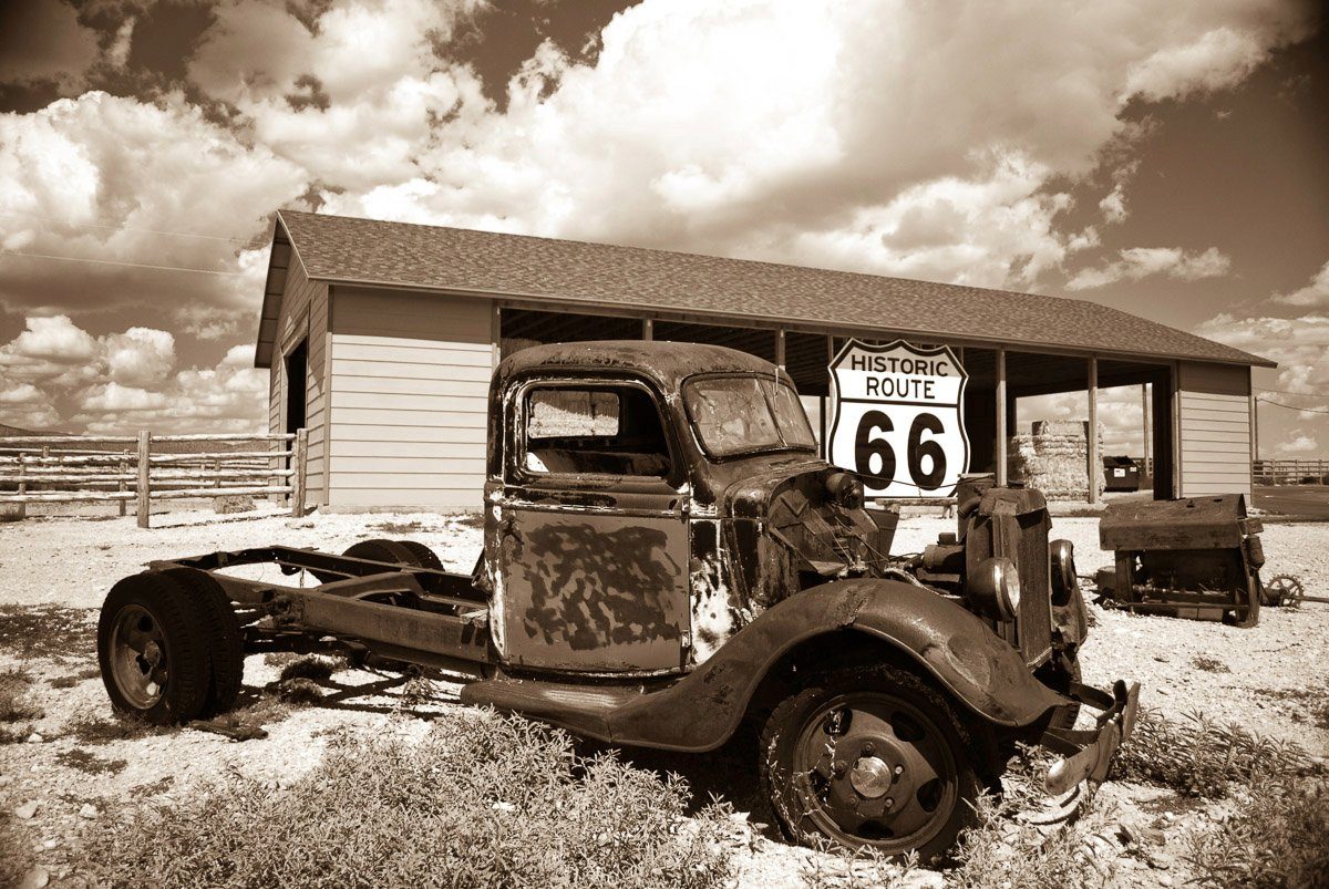 Papermoon Fotobehang Rosty Truck