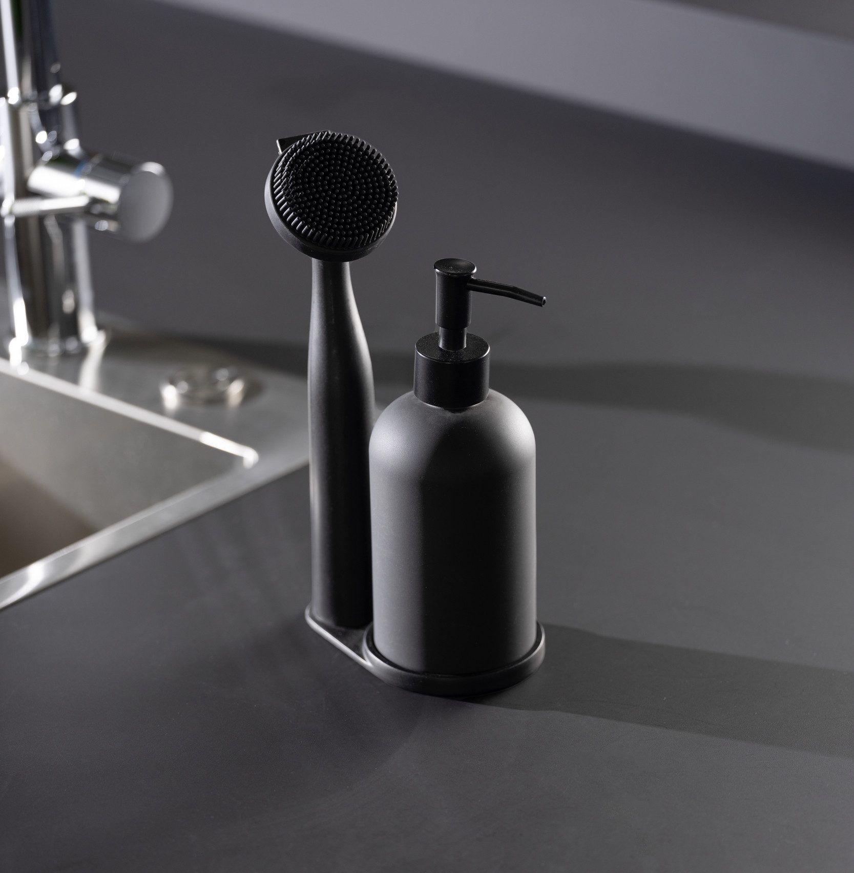 WENKO Dispenser voor afwasmiddel Model Piedo incl. afwasborstel met houder, glas/polyresin (set, 3-delig)