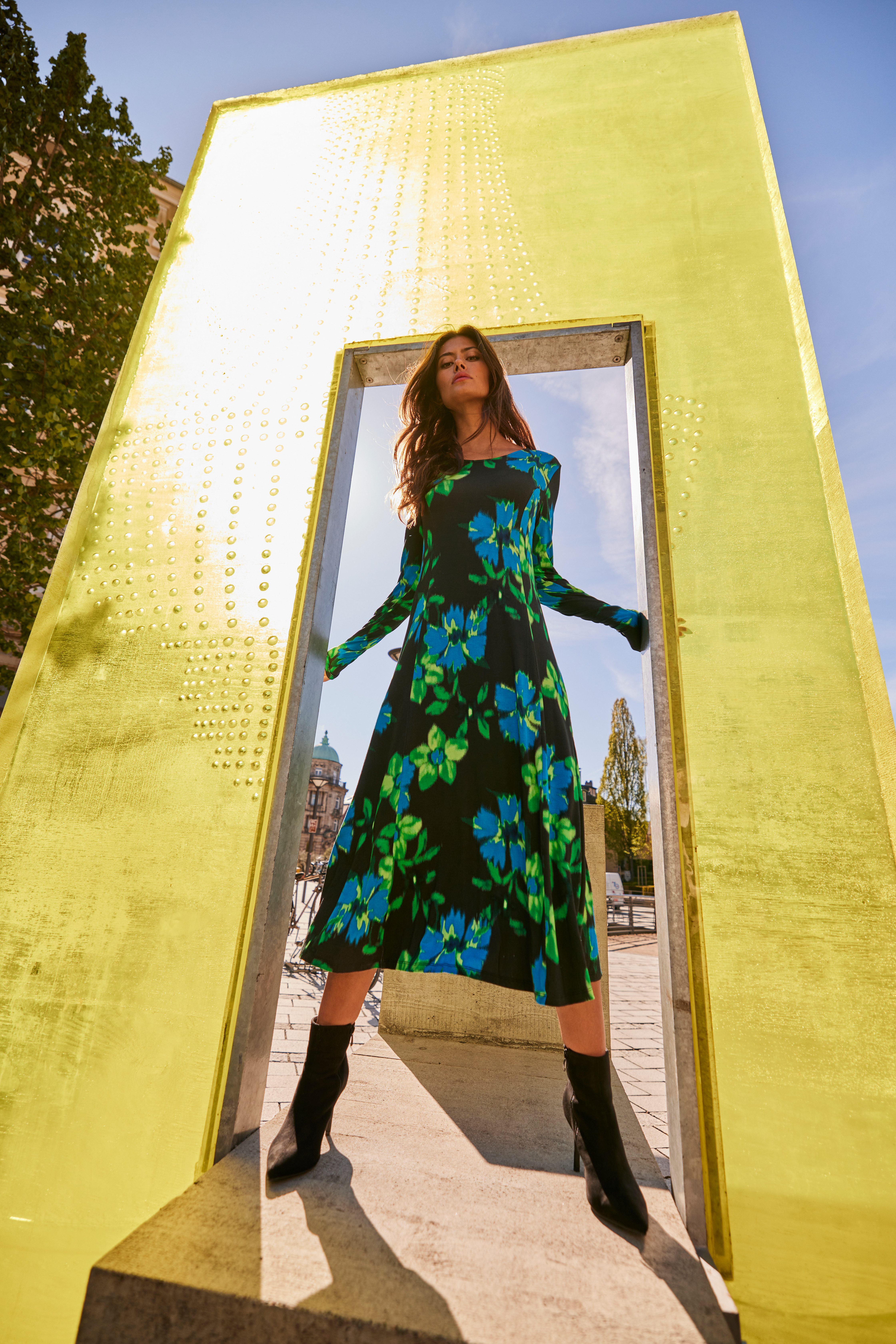 Aniston SELECTED Midi-jurk met bloemenprint in vervaagde look