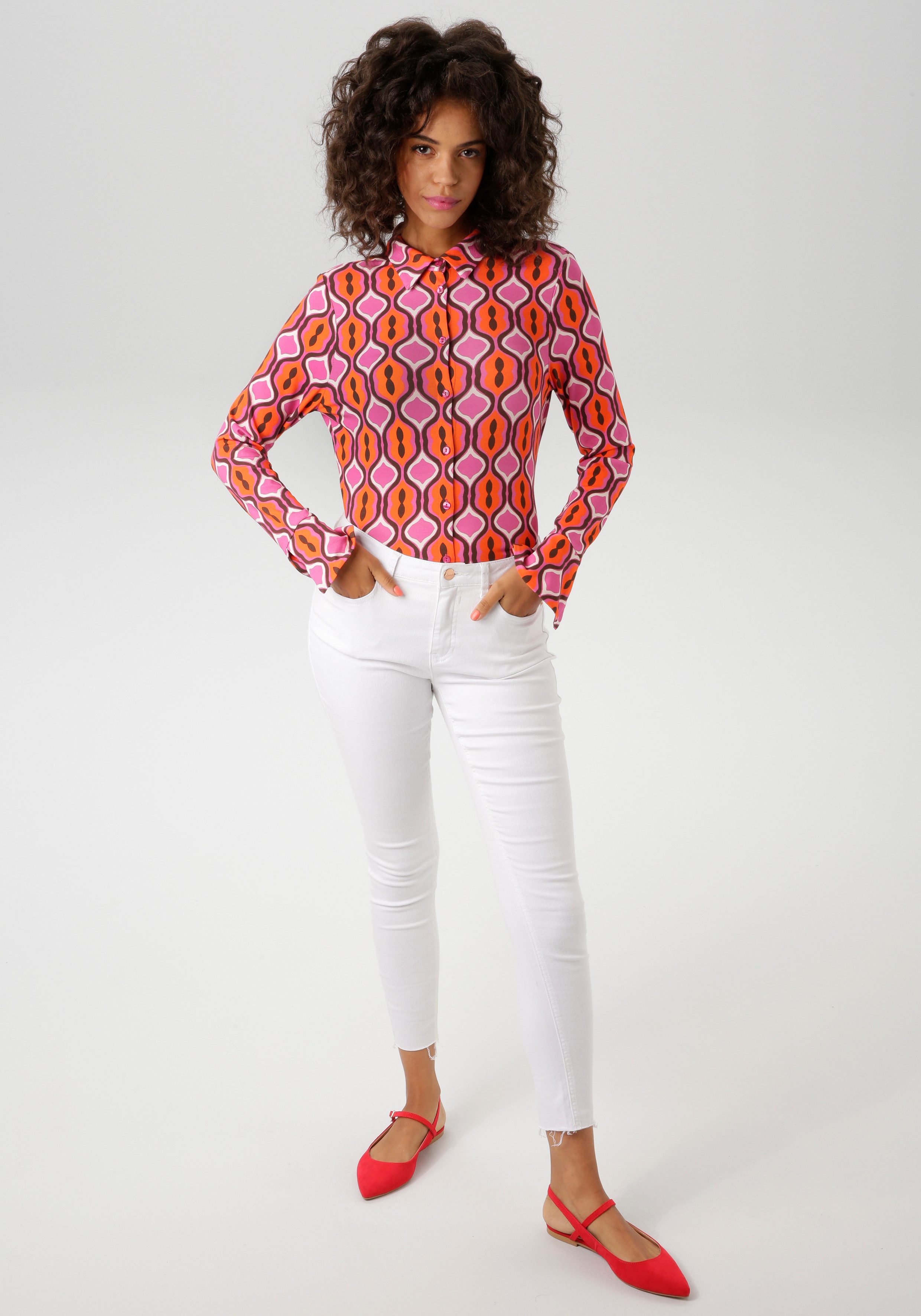 Aniston CASUAL Overhemdblouse met extravagante kleurrijke retro-patroon