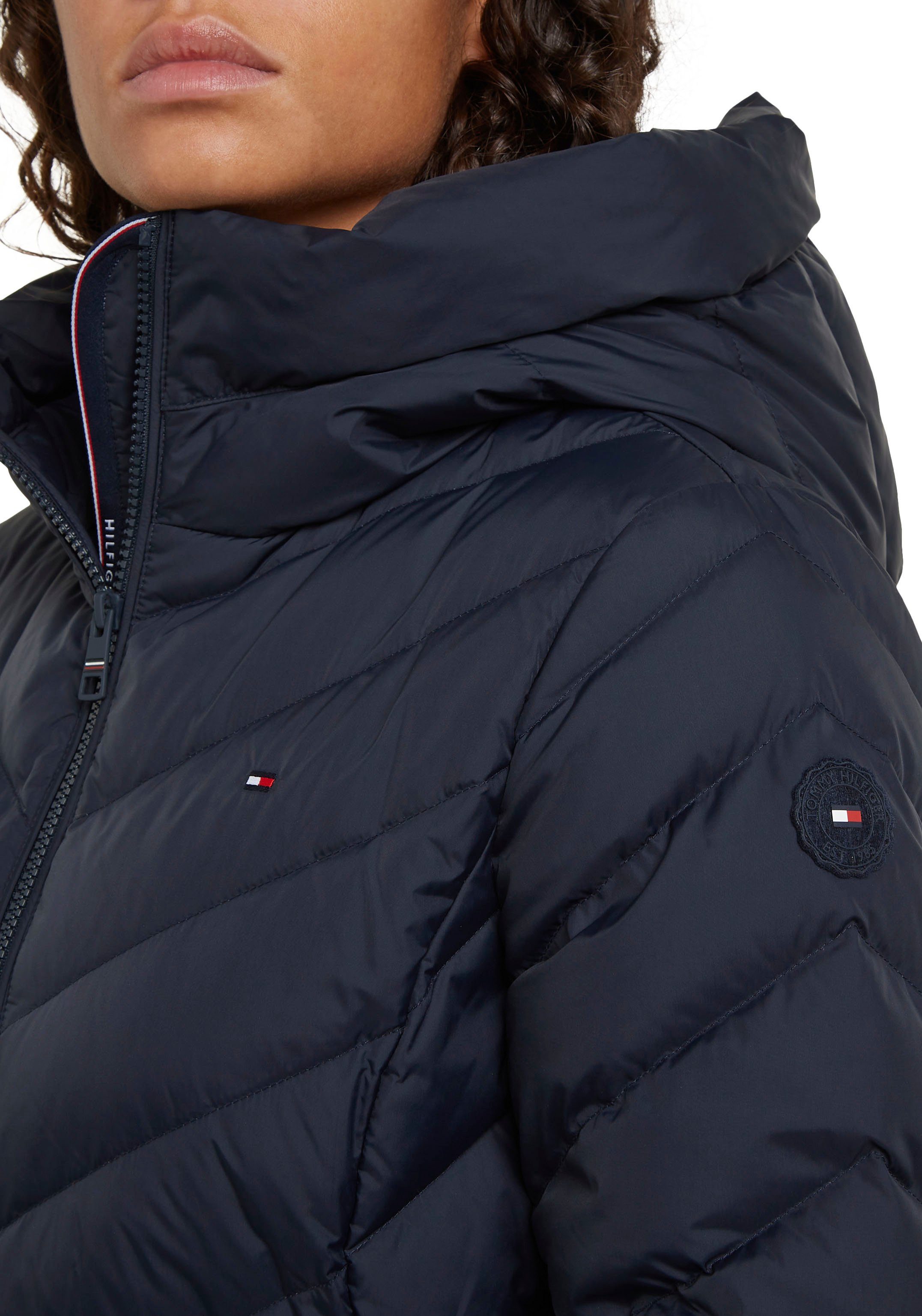 Tommy Hilfiger Gewatteerde jas CHEVRON MW PADDED JACKET met gemiddelde vulling en tommy hilfiger merklabel