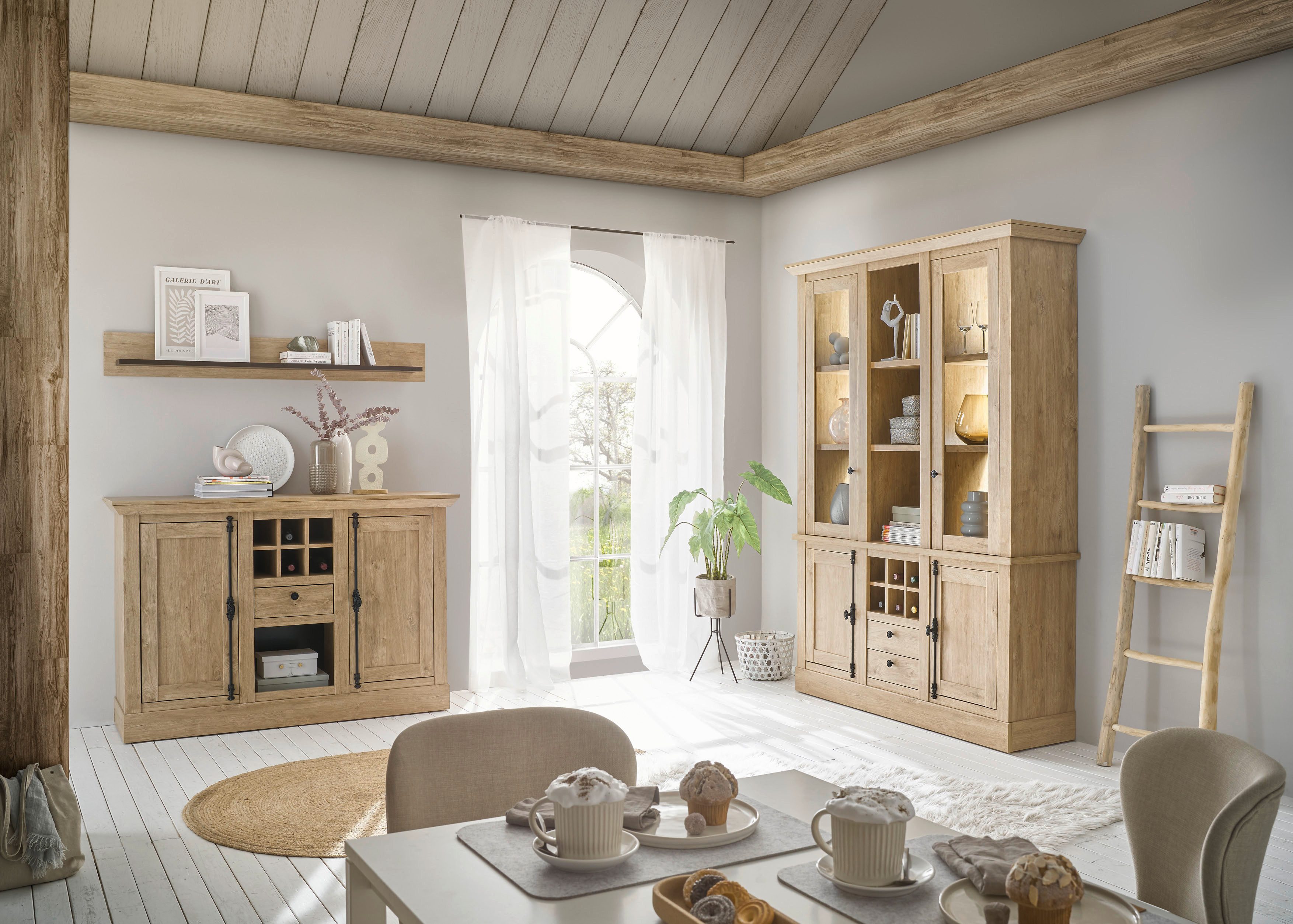 Home affaire Vitrinekast Cornwall, hoge kast in landelijke stijl, glasvitrine, eiken decor Metalen handgrepen, 147 cm breed, veel opbergruimte, in twee maten beschikbaar (1 stuk)