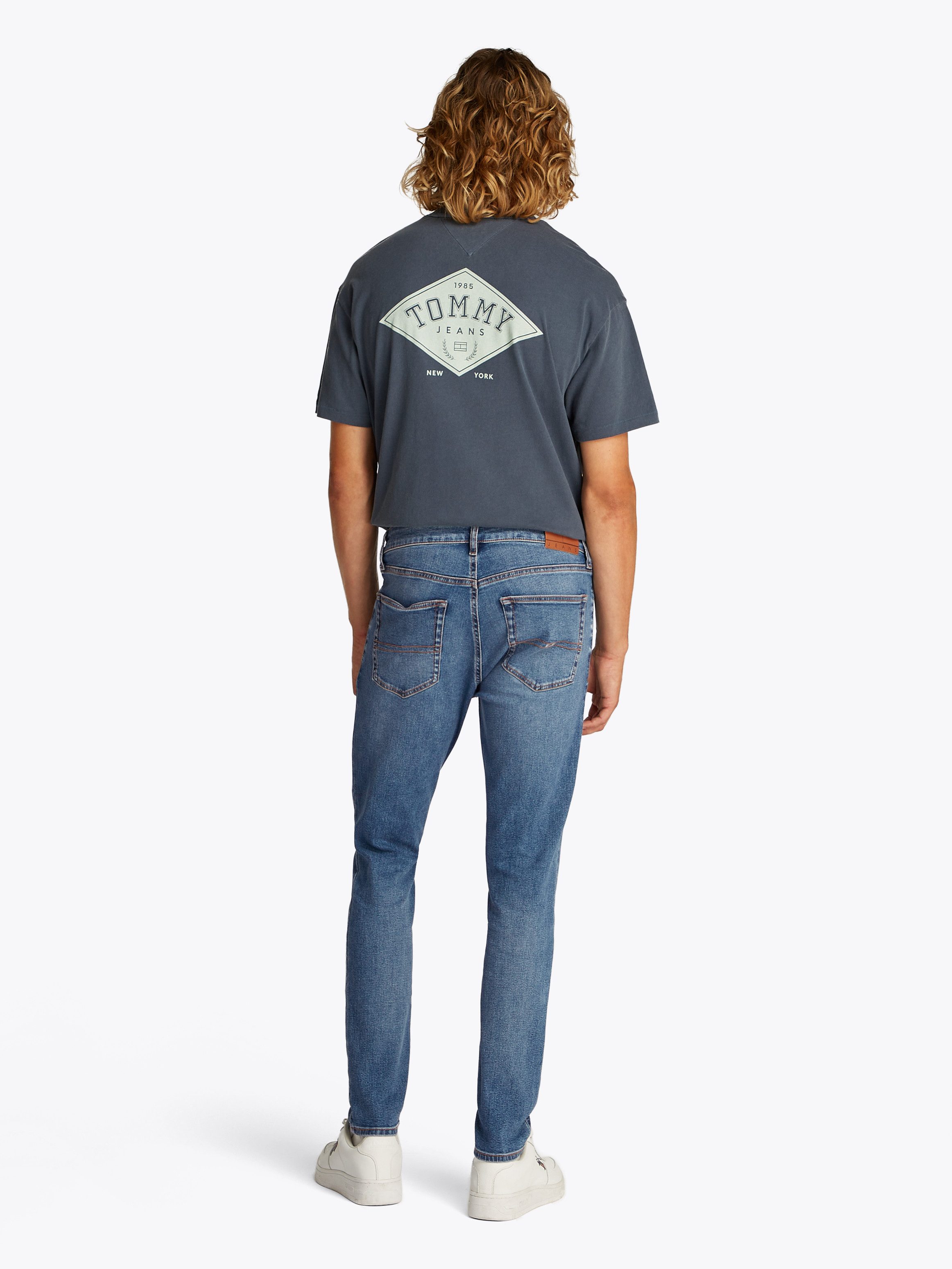 TOMMY JEANS Slim fit jeans AUSTIN SLIM TAPERED naar de enkel toe smaller wordende jeans met gemiddelde taillehoogte