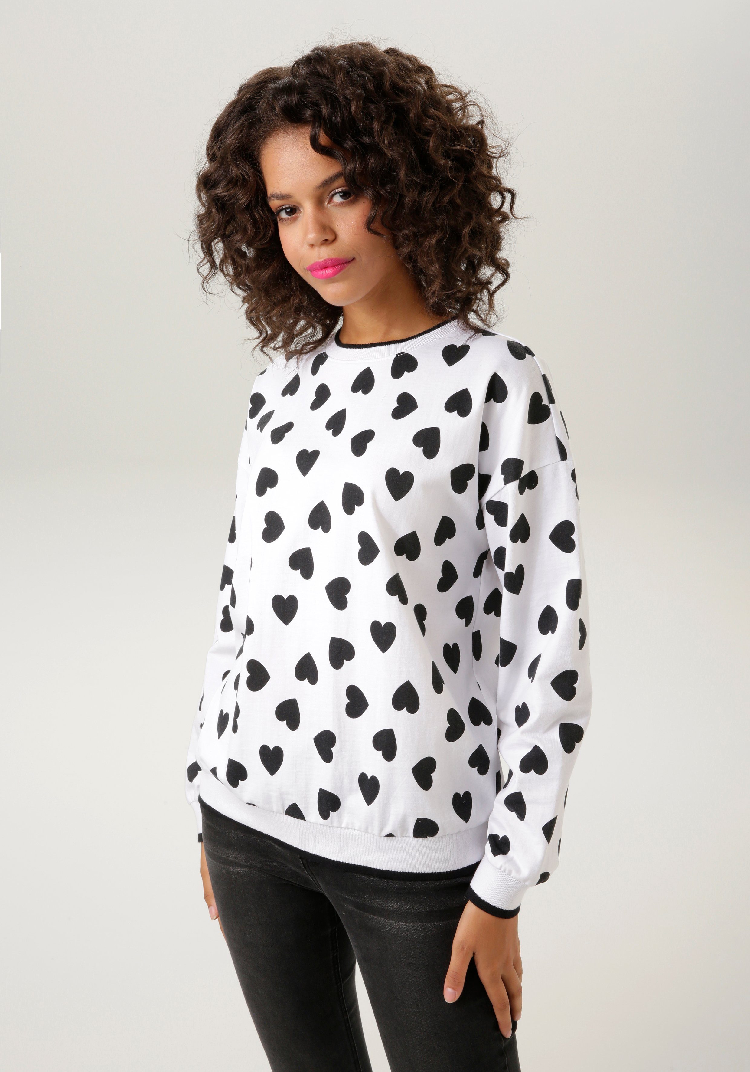 Aniston CASUAL Sweatshirt met hartjes gedessineerd