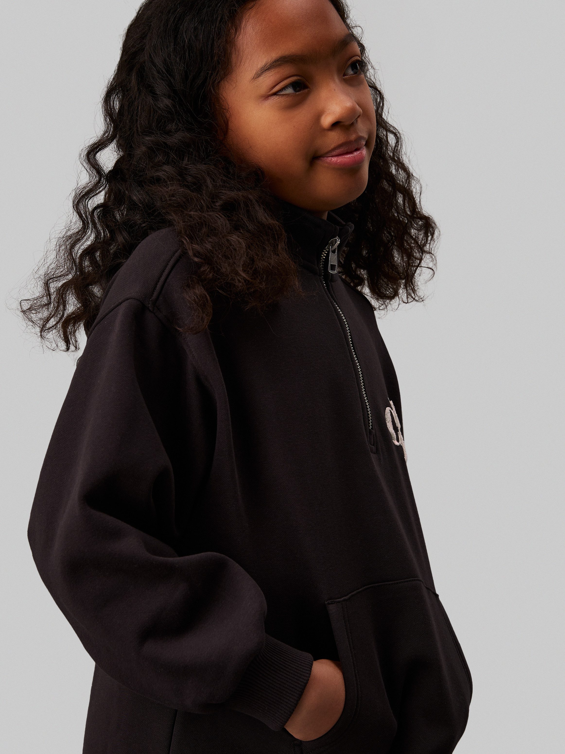 Calvin Klein Sweatjurk Teddy Monogram Zip Fleece Dress voor kinderen tot 16 jaar en met logo-patch