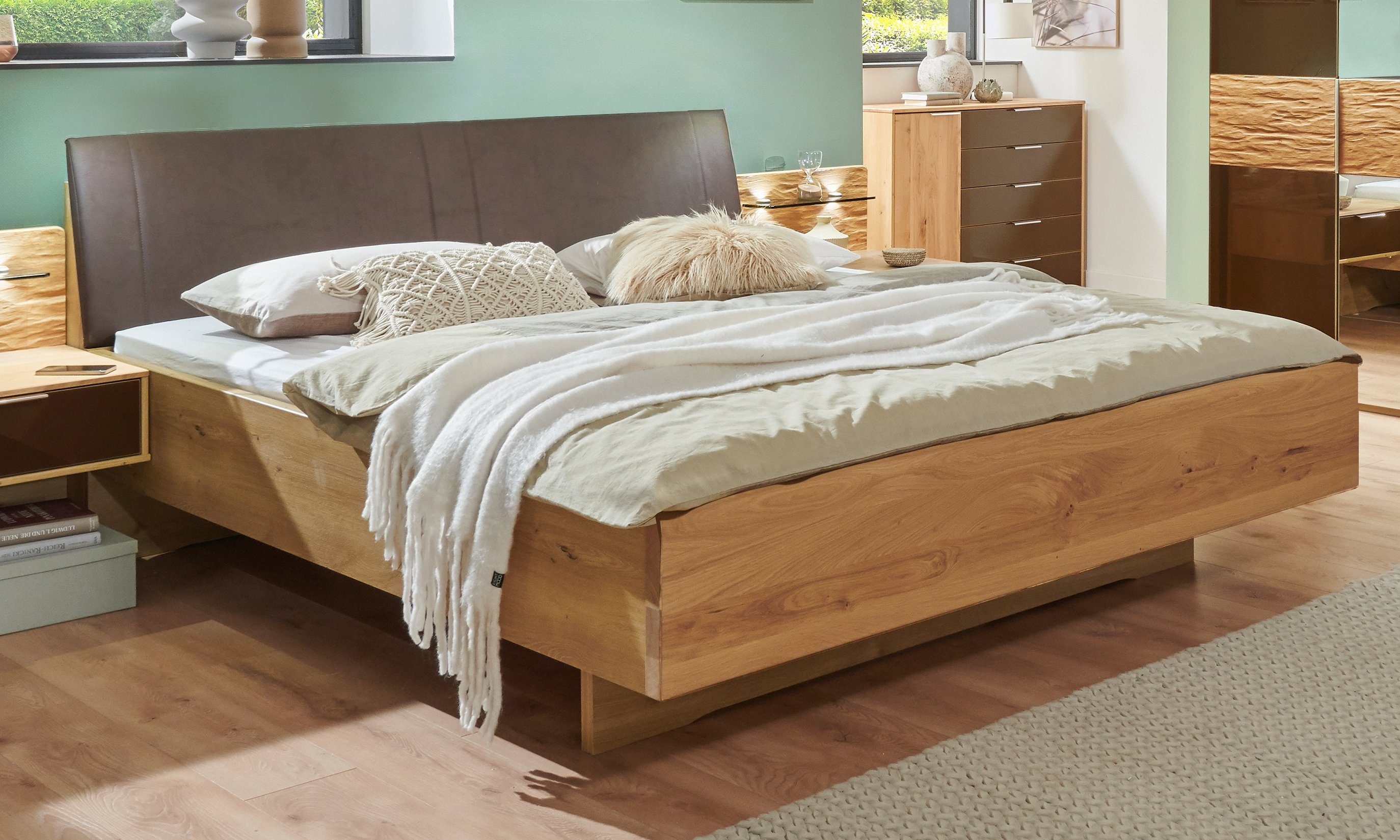 WIEMANN Futonbed Cordoba Garneringen in rifhout bekleed hoofdbord in imitatieleer mokka