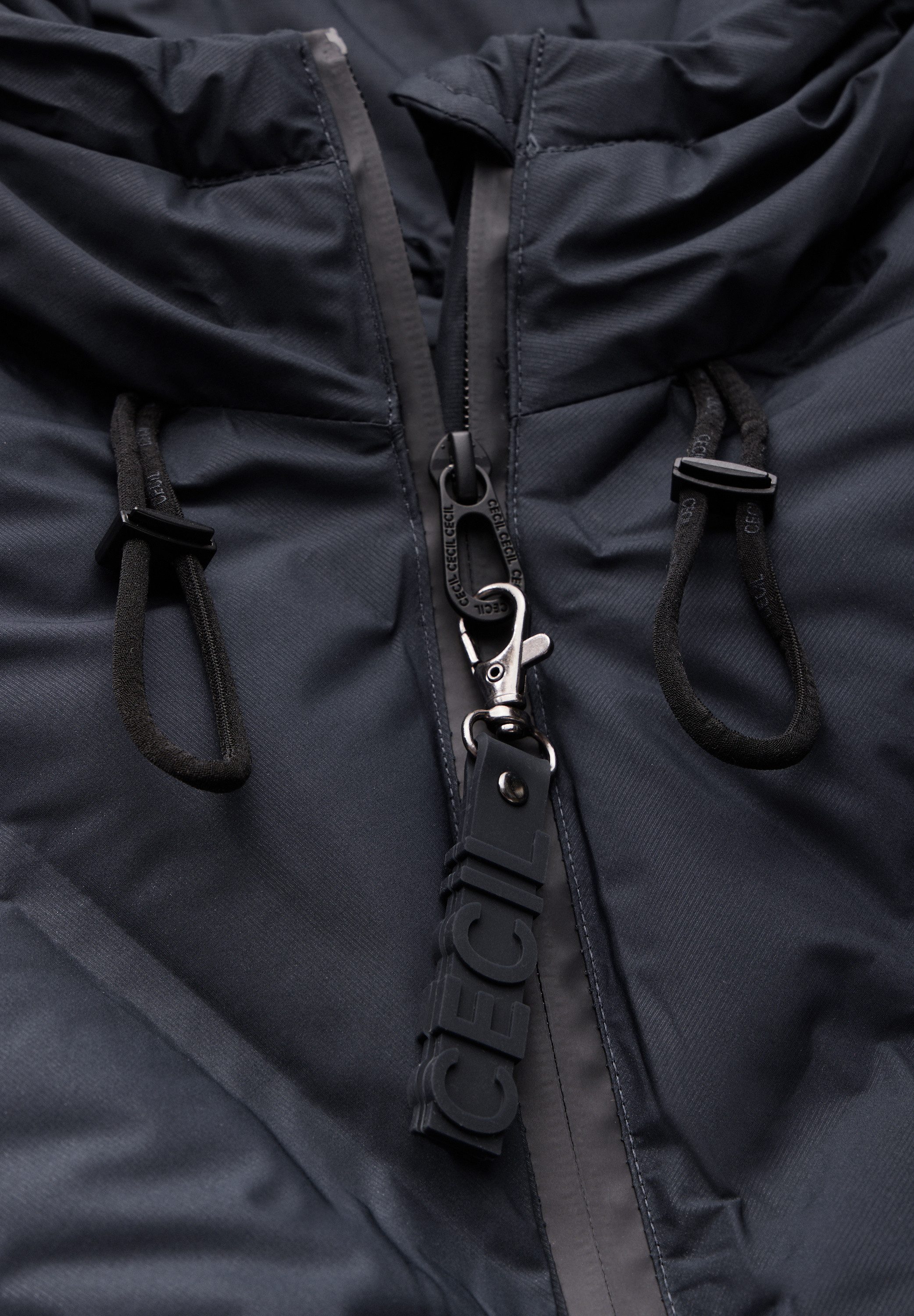 Cecil Outdoorjack met capuchon en gelaste naden