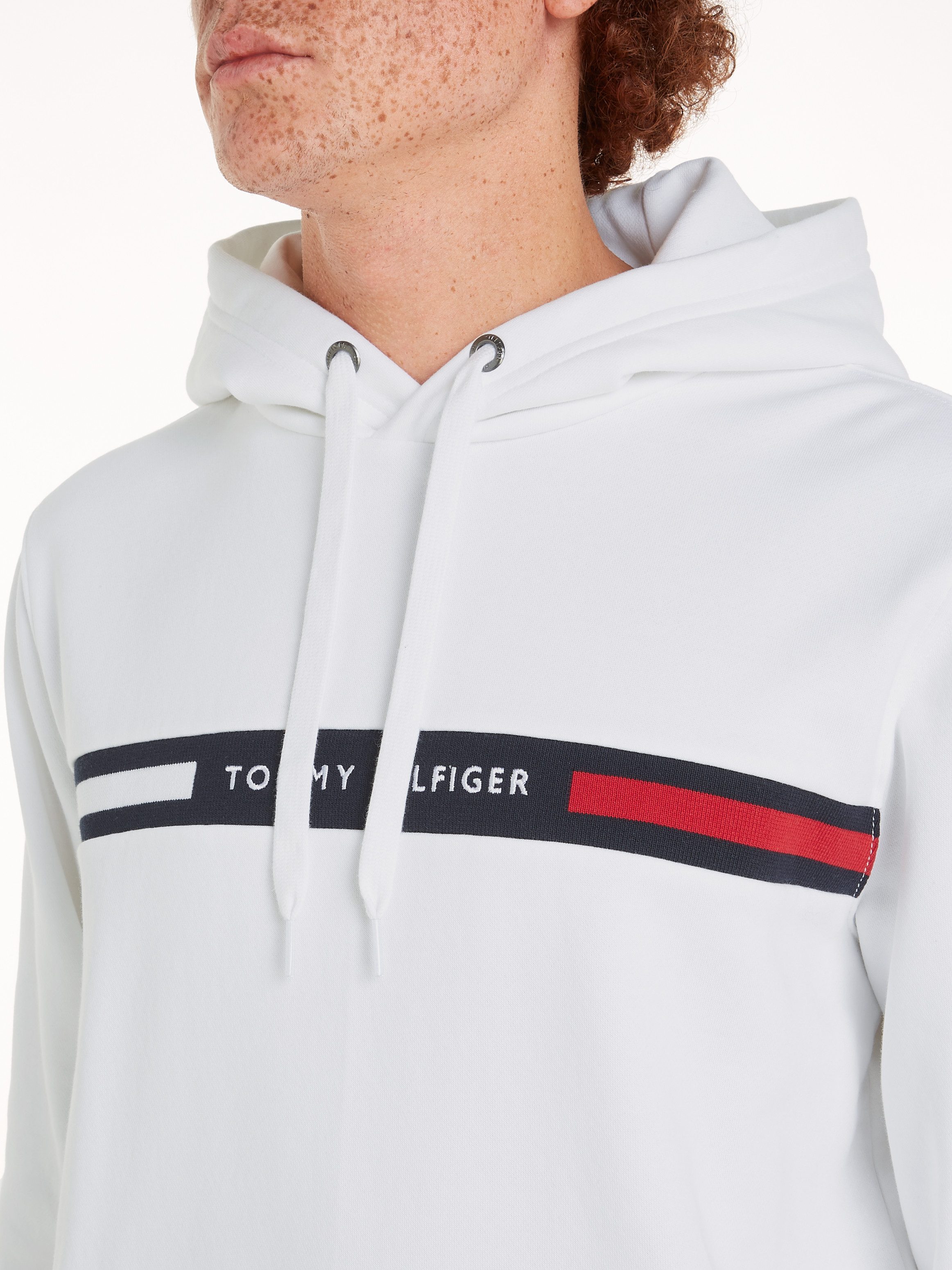 Tommy Hilfiger Hoodie HILFIGER CHEST INSERT HOODY met capuchon, kangoeroezak, logo-inscriptie