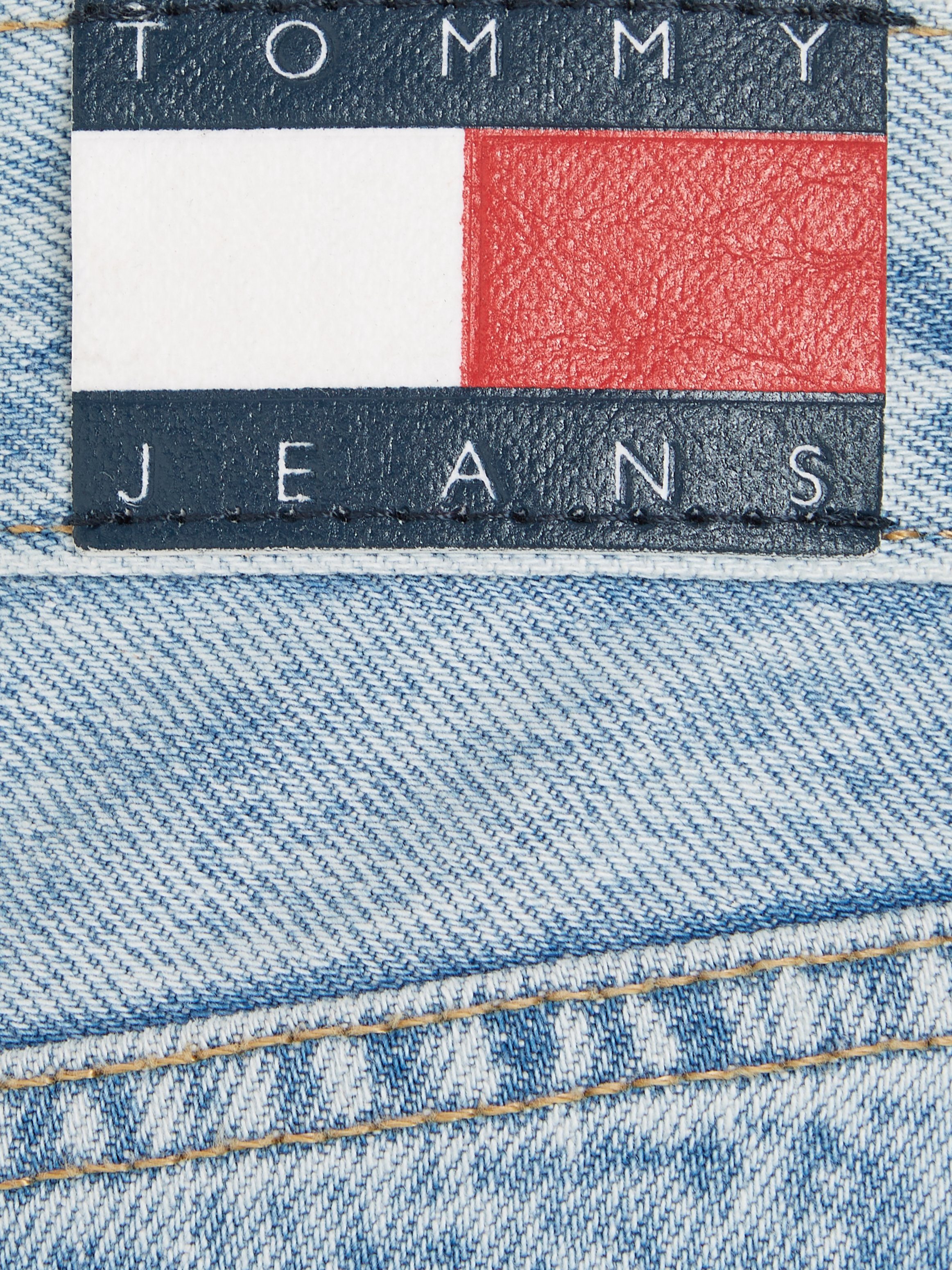 TOMMY JEANS Short HOT PANT BH0014 met licht gerafelde zoom