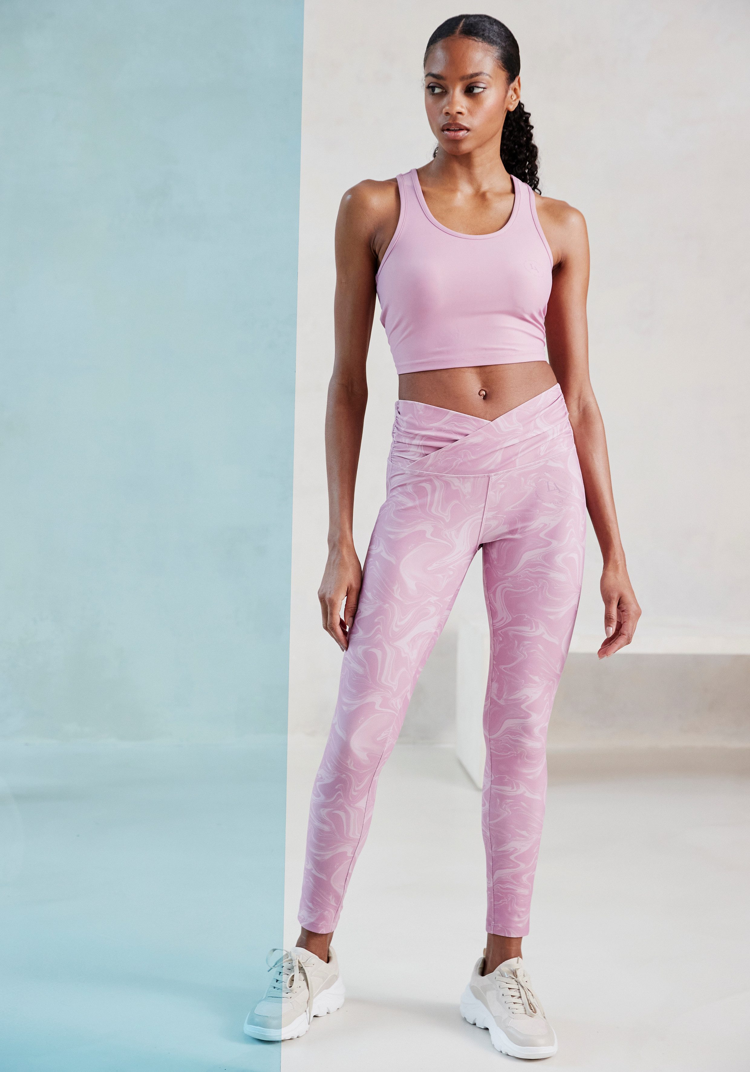 active by Lascana Crop-top Sporttop met racerback en logoprint
