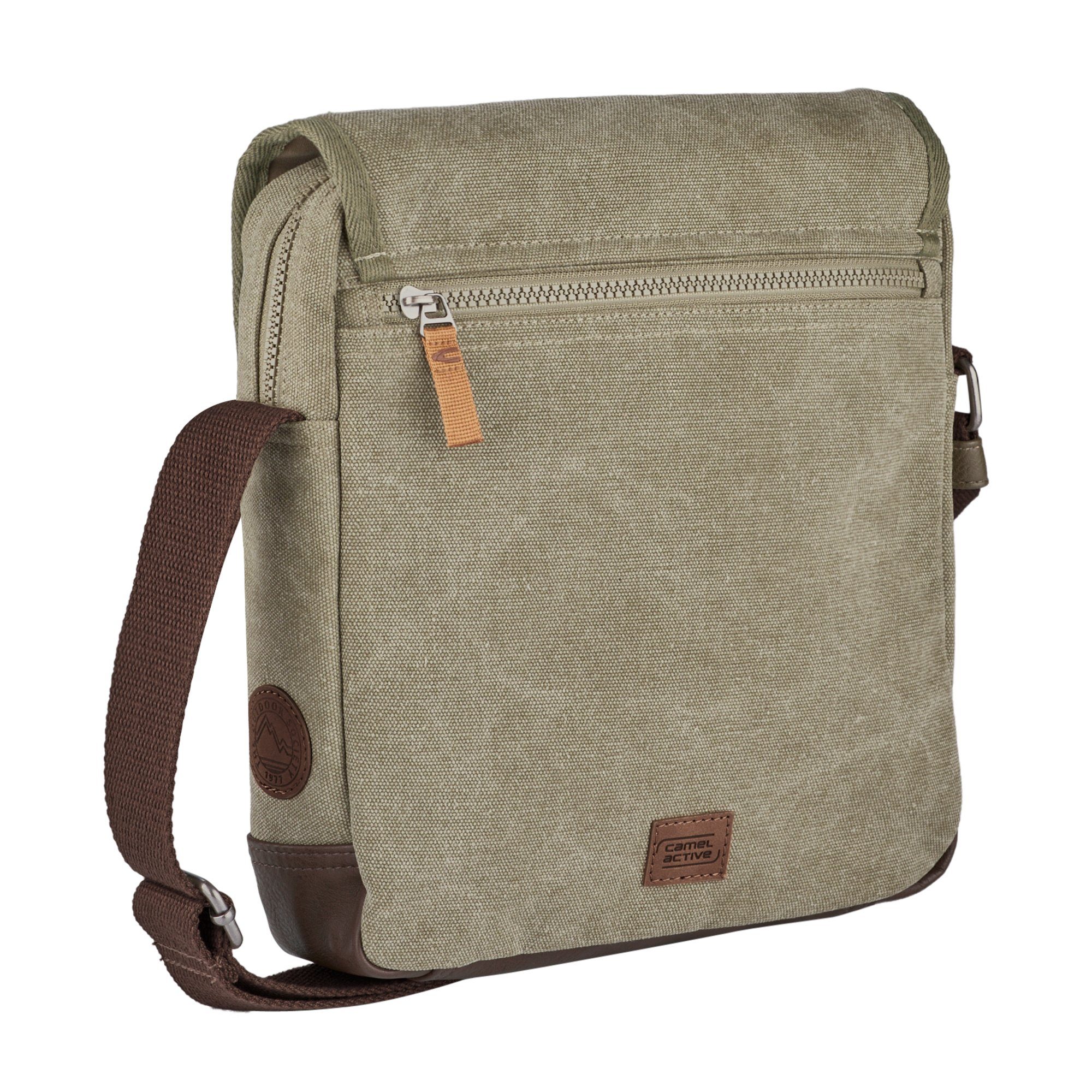 camel active Schoudertas Air Canvas model van zacht lederimitatie afgewerkt met applicaties