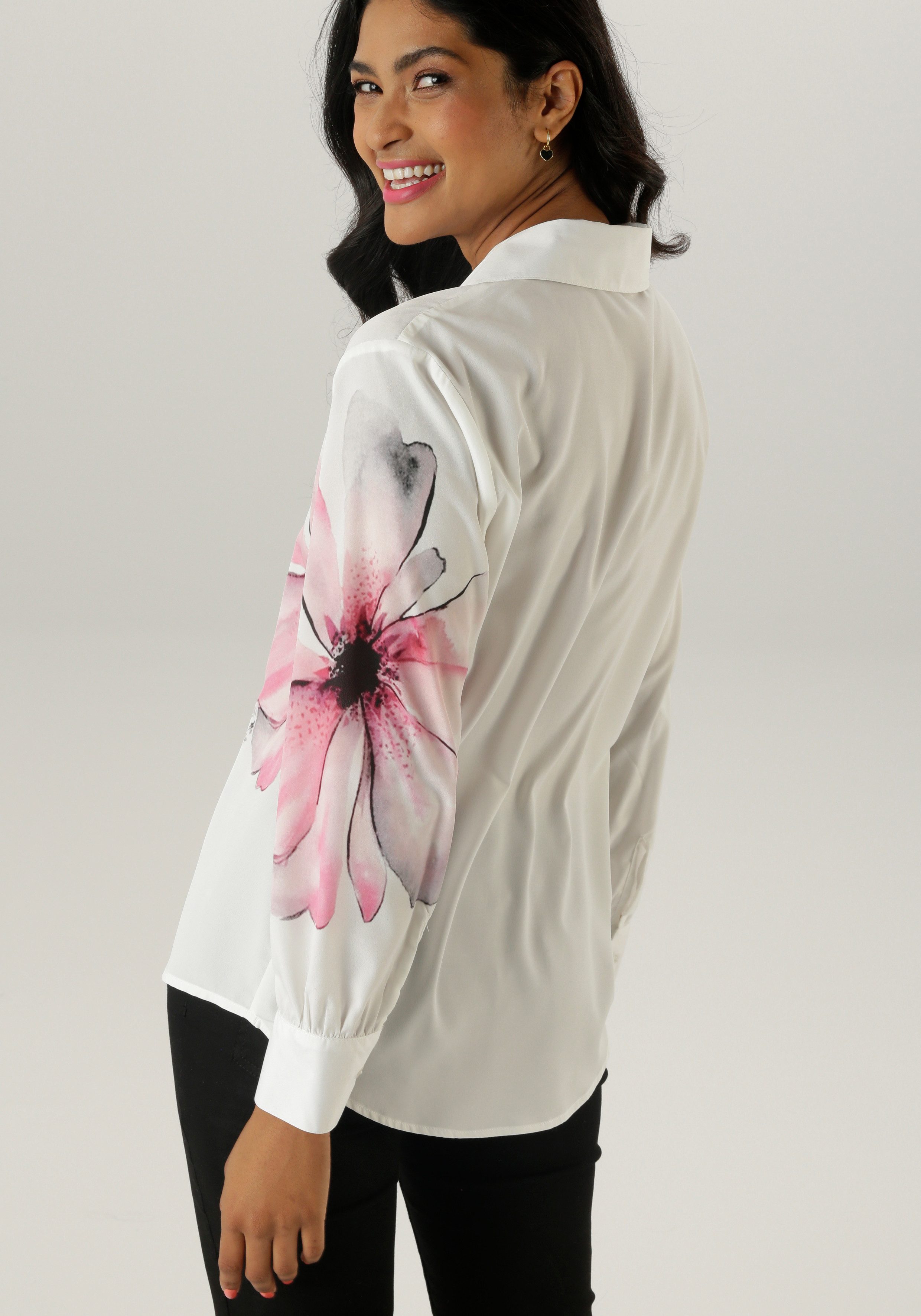 Aniston SELECTED Overhemdblouse met weelderig geplaatste bloemenprint - nieuwe kollectie