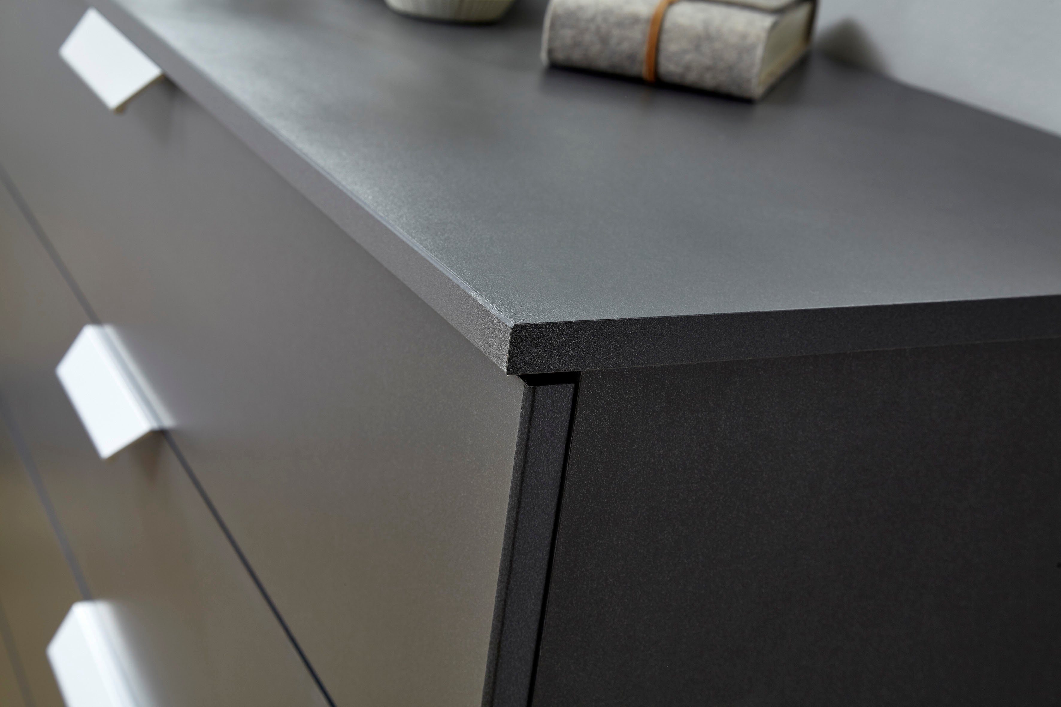 rauch Ladekast Sideboard ORIAS met decor- of hoogglansfront met 4 lades en 2 deuren en metalen grepen made in germany