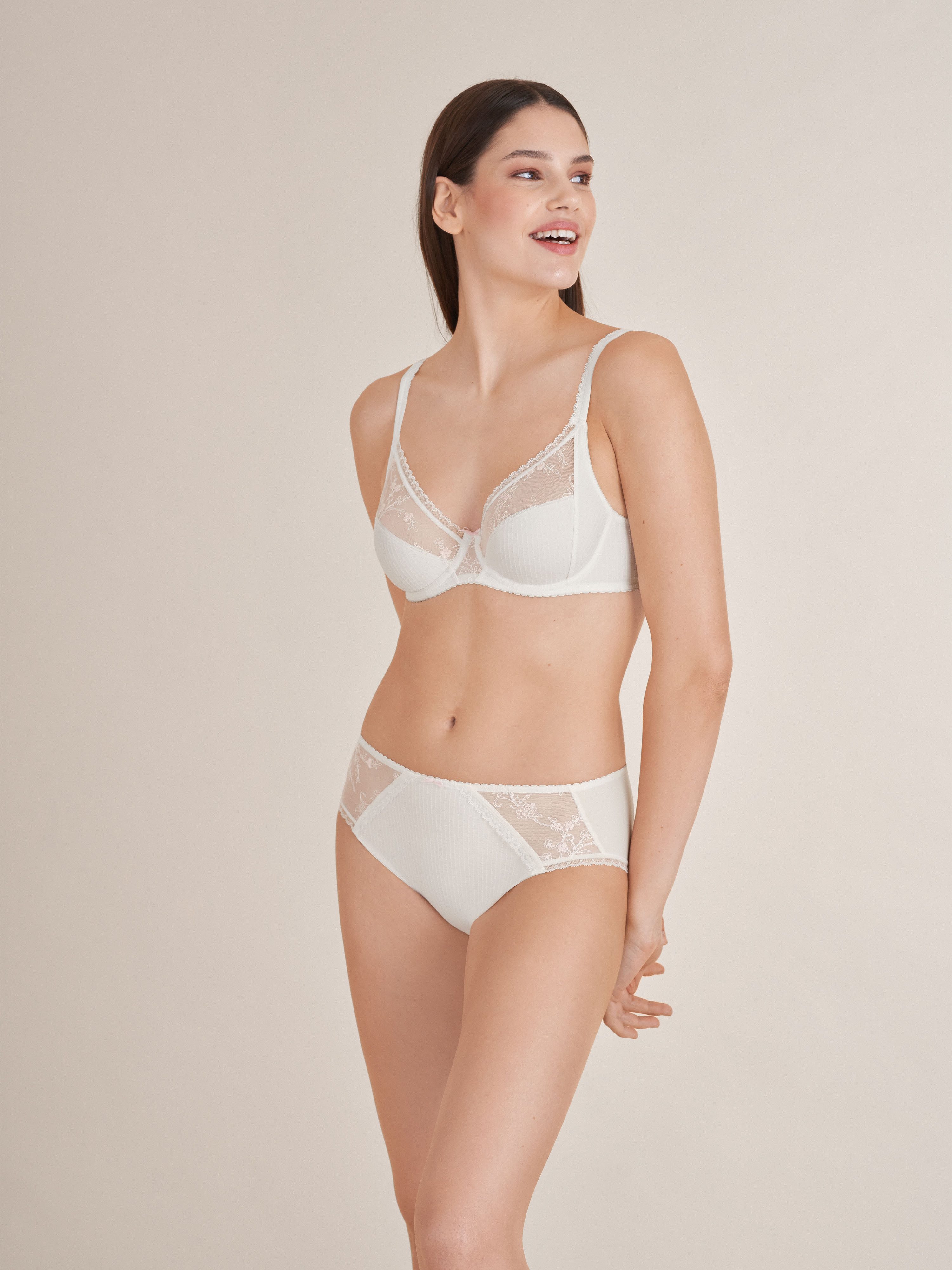 Conturelle by Felina Beugel-bh Mille Fleurs Decoratieve buitenband in high-apex-look is lengteverstelbaar