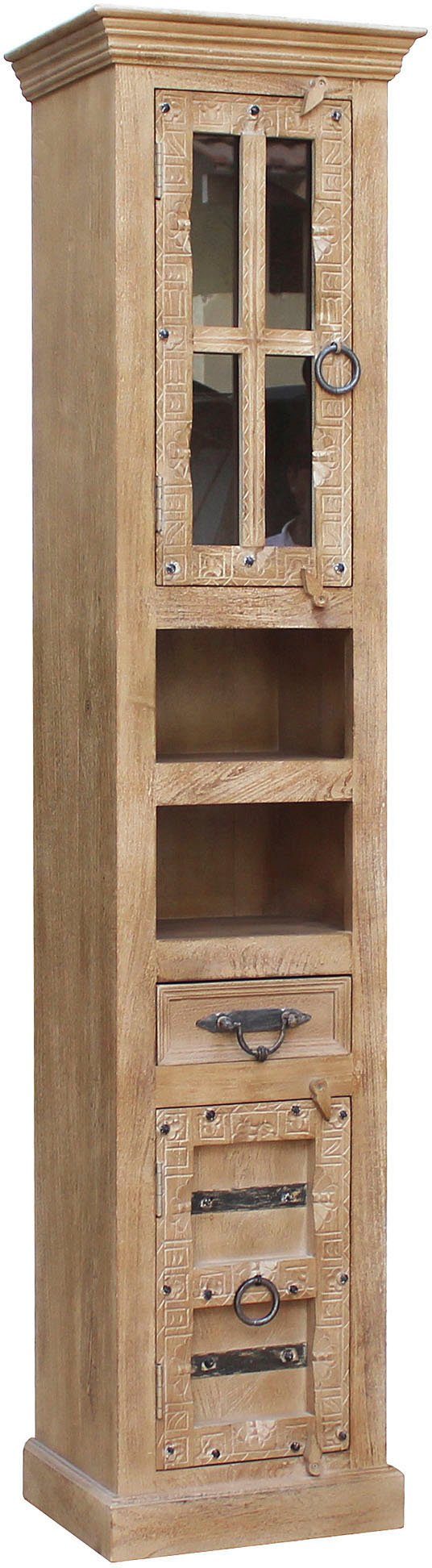SIT Vitrinekast Daipur met glazen deur en 1 lade. 2 open vakken gegraveerde versieringen, breedte 44/hoogte 188 cm