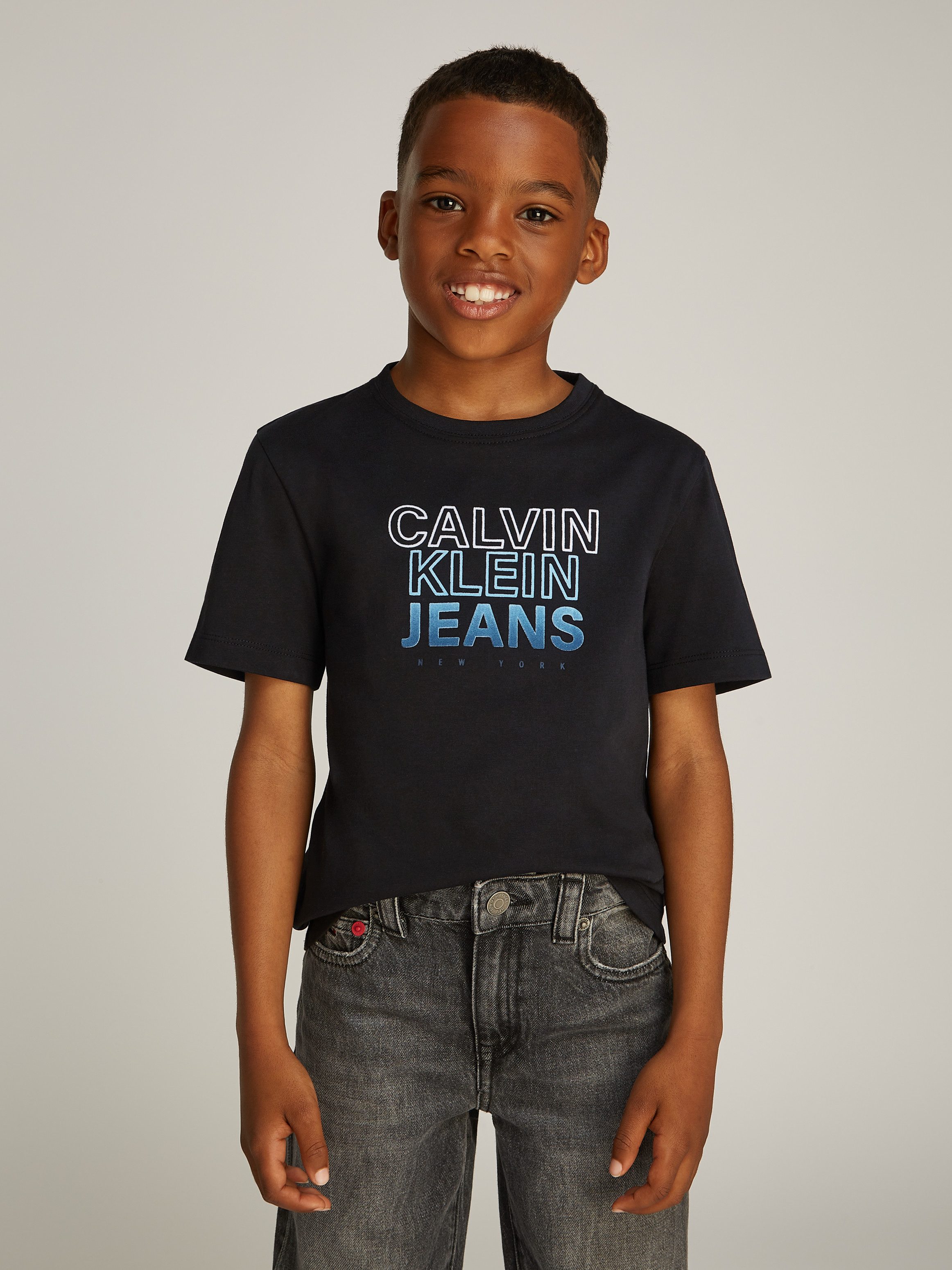 Calvin Klein Shirt met ronde hals GRADIENT FLOCK LOGO SS T-SHIRT voor kinderen tot 16 jaar met...