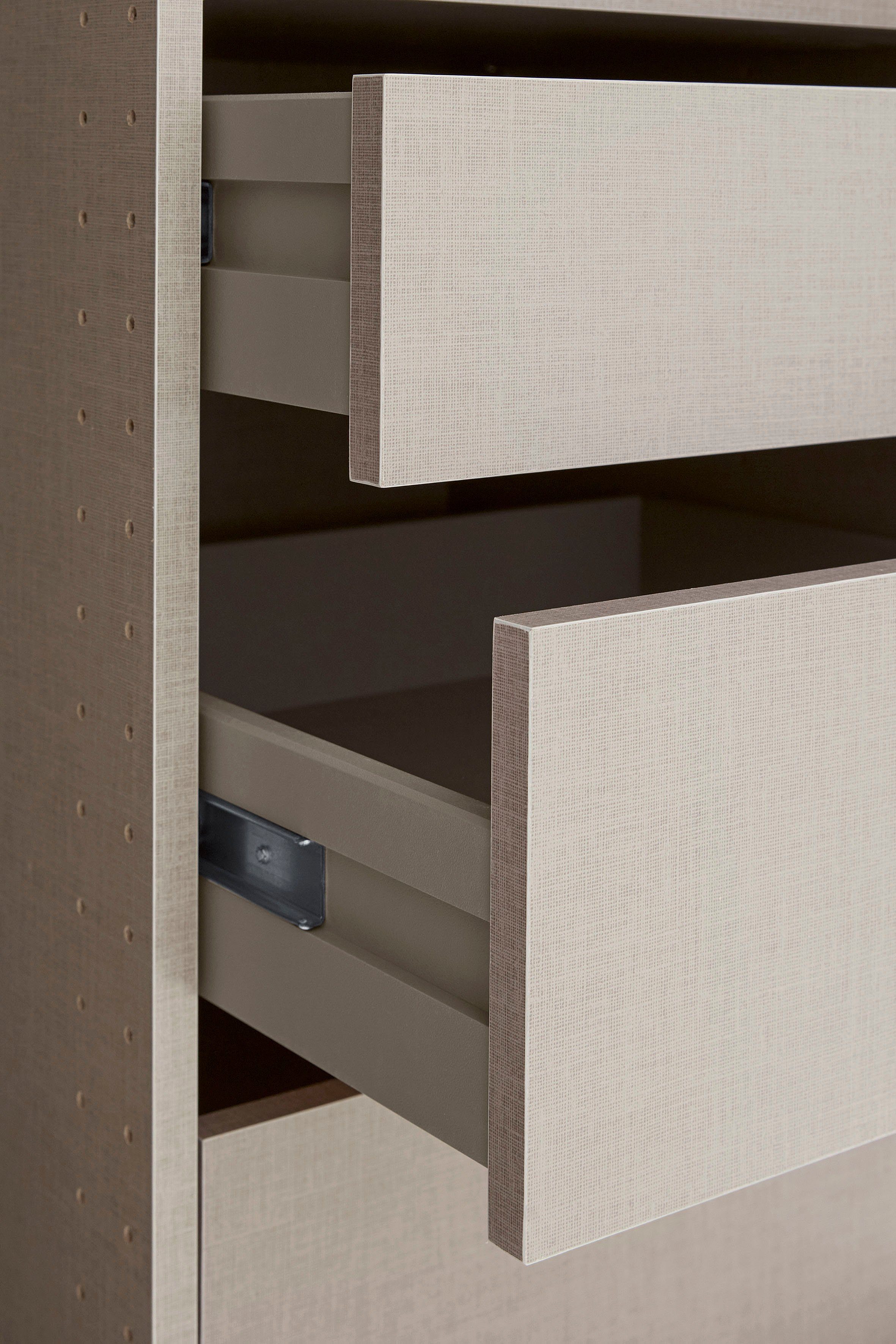 rauch Draaideurkast Kledingkast kast garderobe TOPSELLER OTELI incl. binnenindeling met 3 binnenlades extra planken optioneel met spiegel made in germany