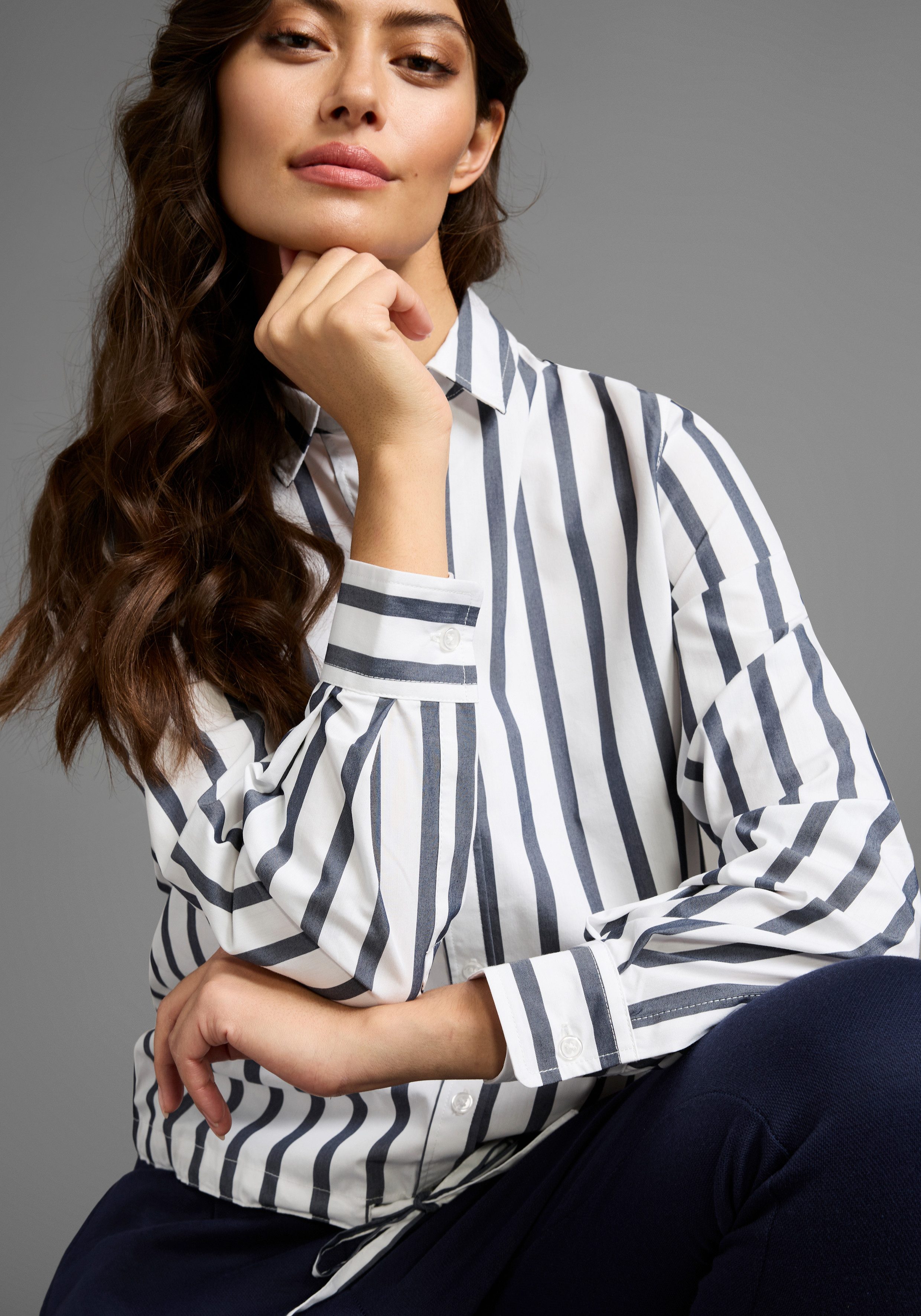Laura Scott Overhemdblouse in verkorte vorm met bindband