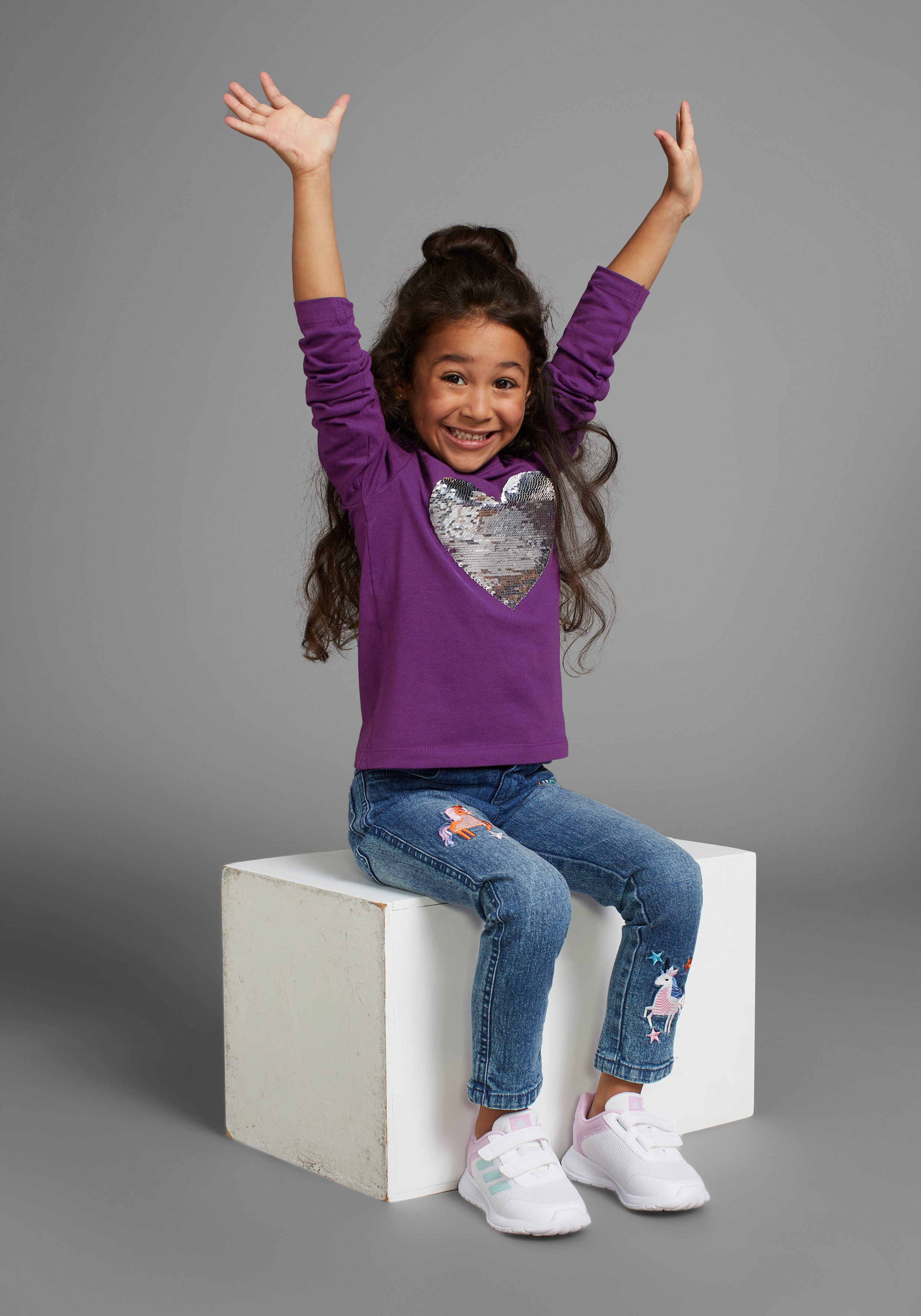 KIDSWORLD Shirt met lange mouwen , Met hart van keerbare pailletten Lange mouwen, basic pasvorm, met glinsterende pailletten