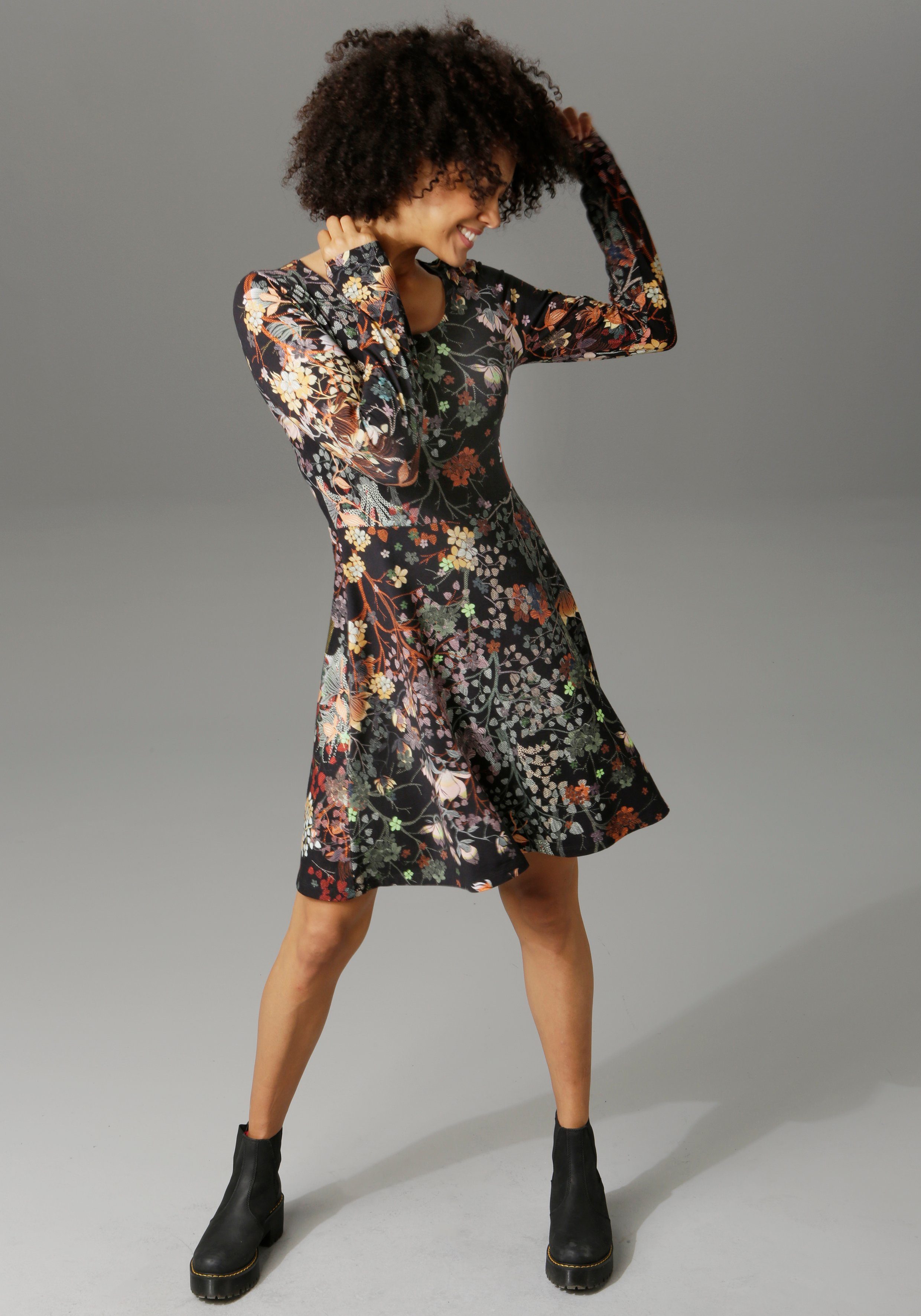 Aniston CASUAL Jerseyjurk met bloemenprint of in uni-zwart
