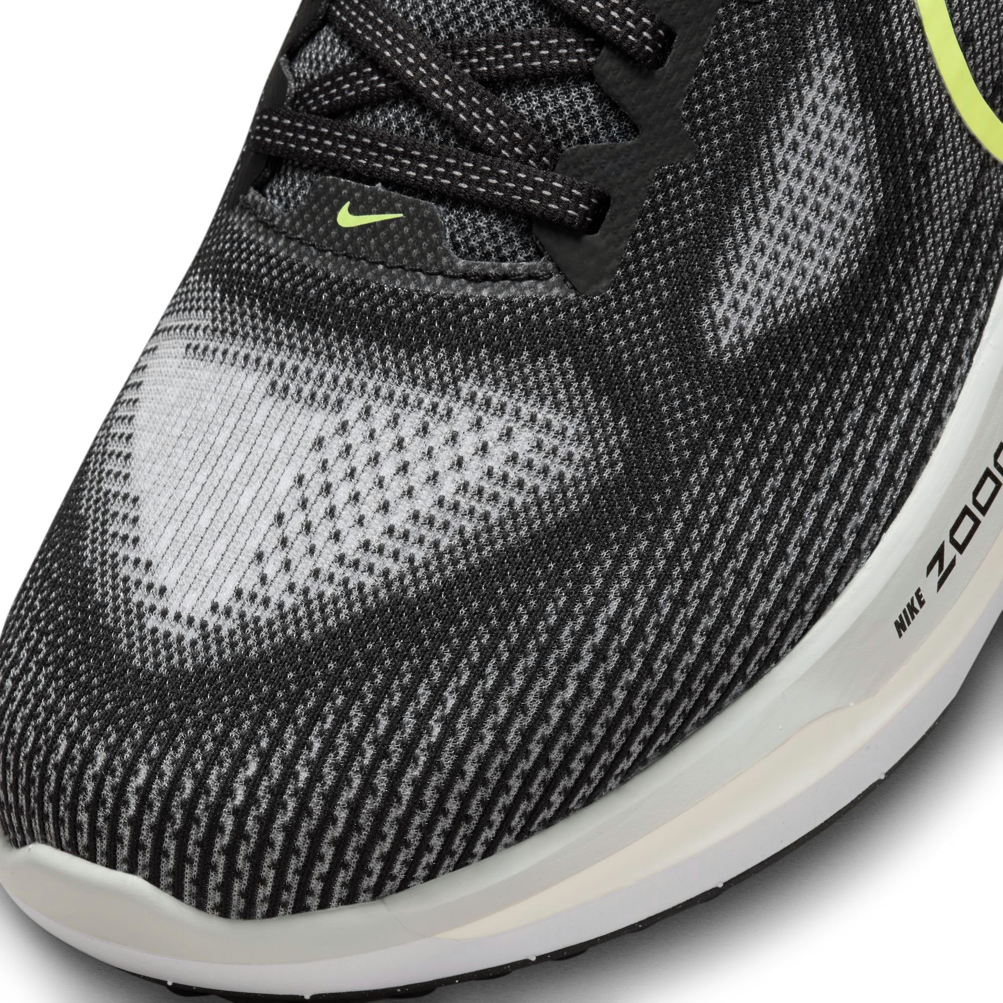 Nike Runningschoenen Vomero 17