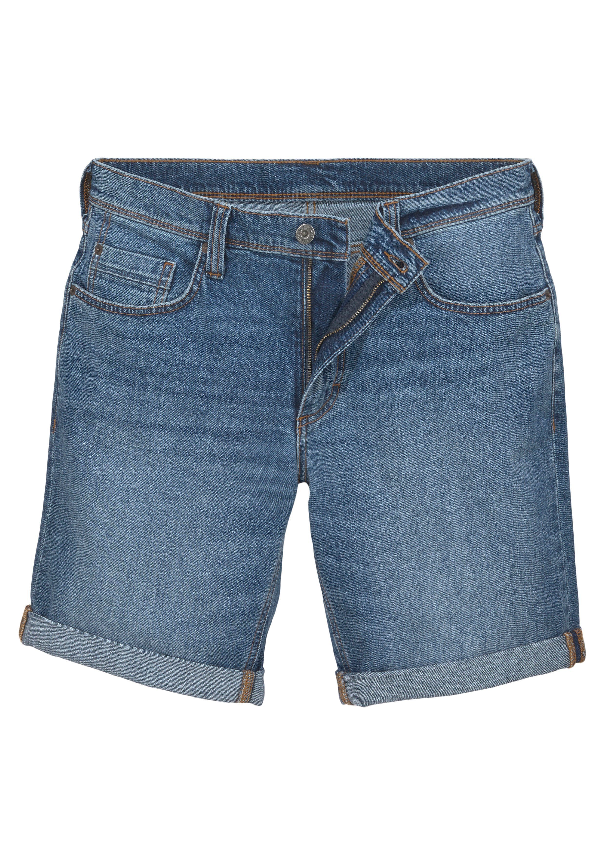 MUSTANG Jeansshort Washington omslagbaar, met lichte wassing