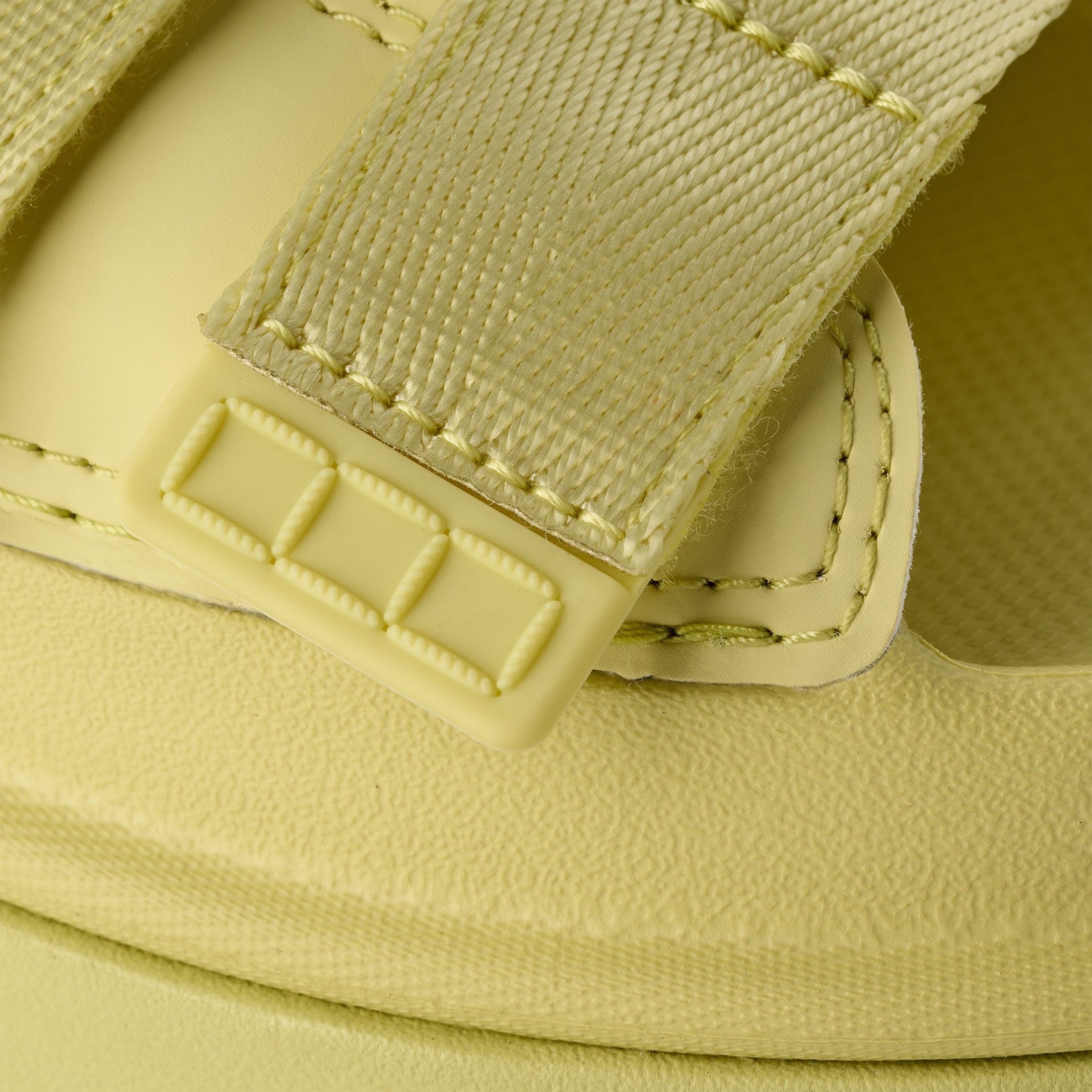 UGG Slippers GOLDENGLOW SLIDE , plateauschoen, sandaal, flats met voetbed
