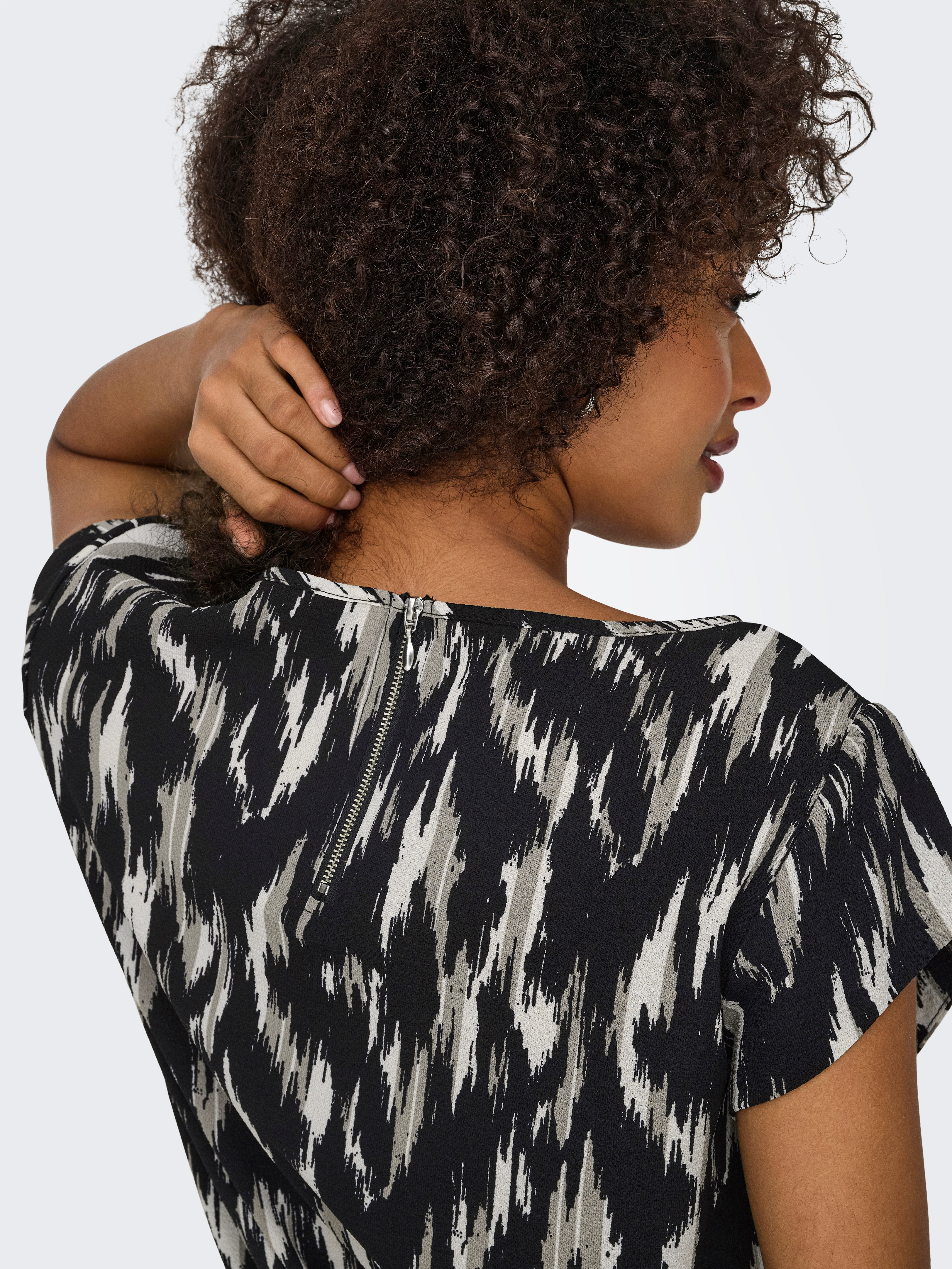 Only Shirtblouse ONLVIC S/S AOP TOP NOOS PTM