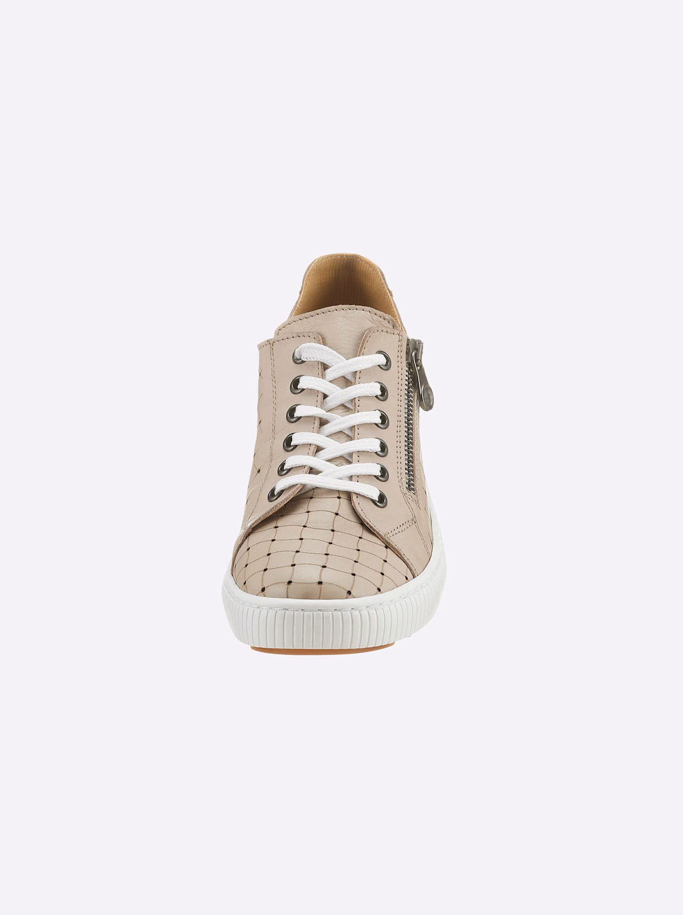 Casual Looks Sneakers
