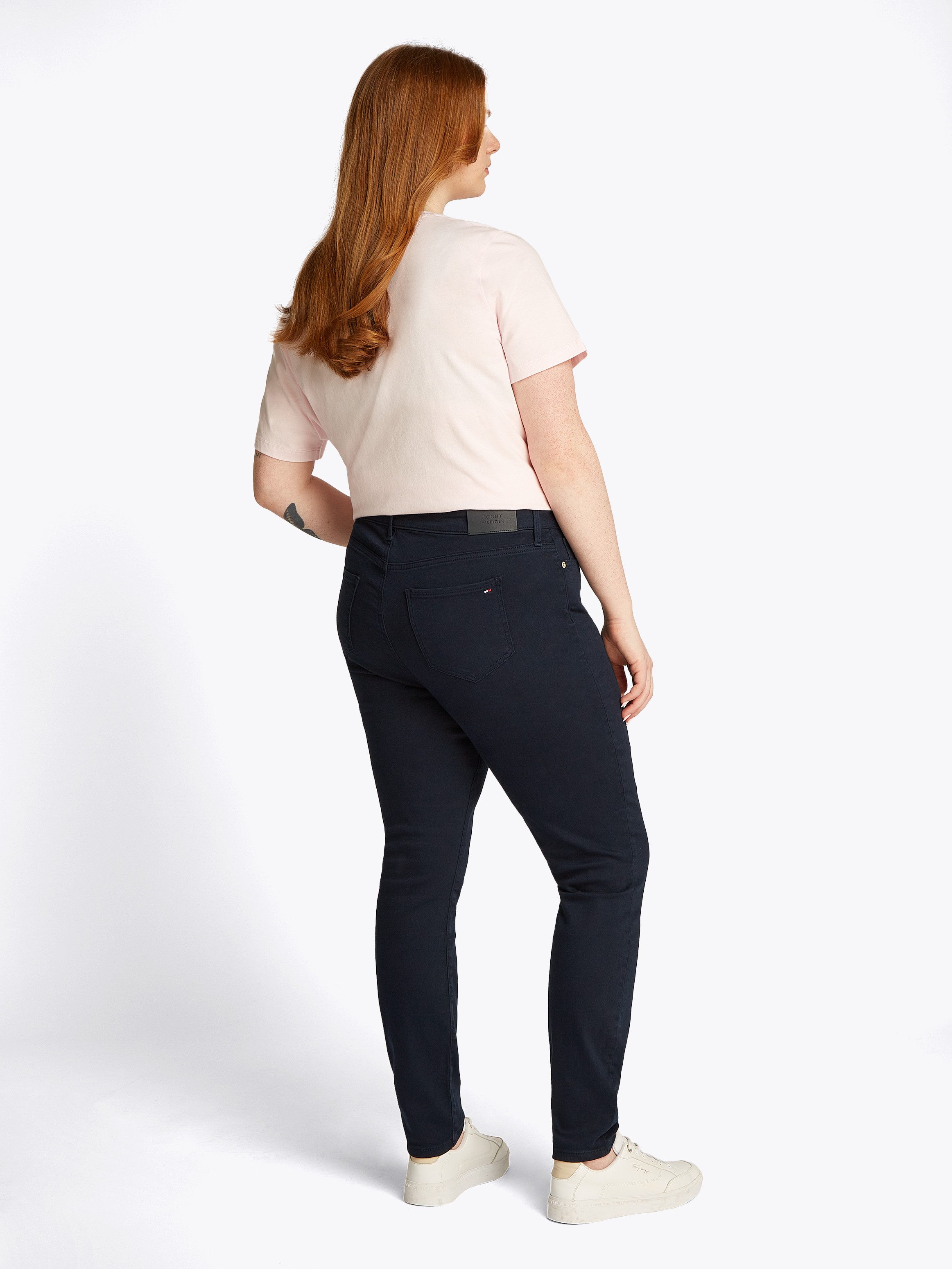 Tommy Hilfiger Curve Skinny fit jeans CRV HARLEM U SKINNY HW CLR in grote maten, tommy jeans logo-badge, stoned wash look