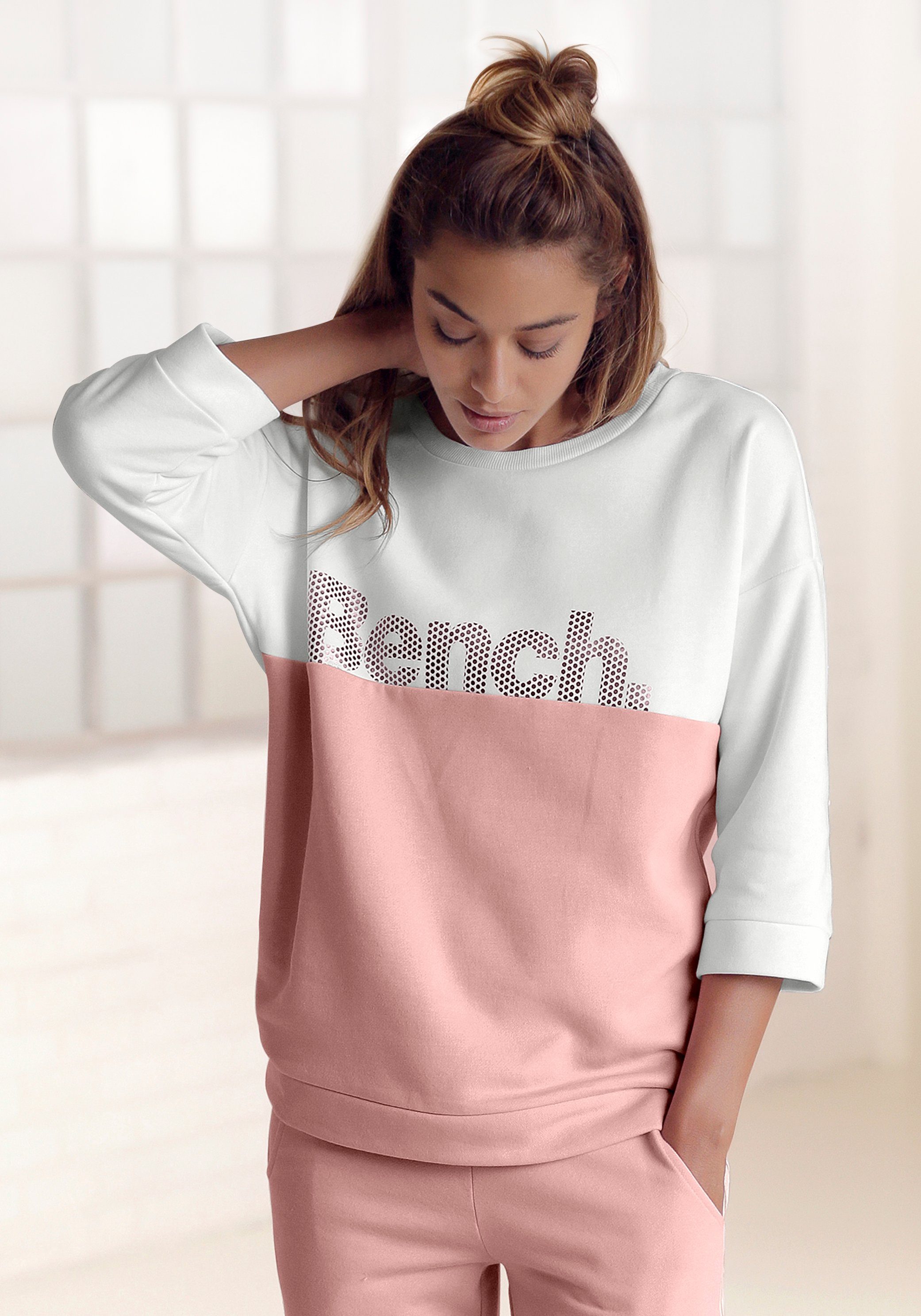 Bench. sweatshirt in colourblocking-design