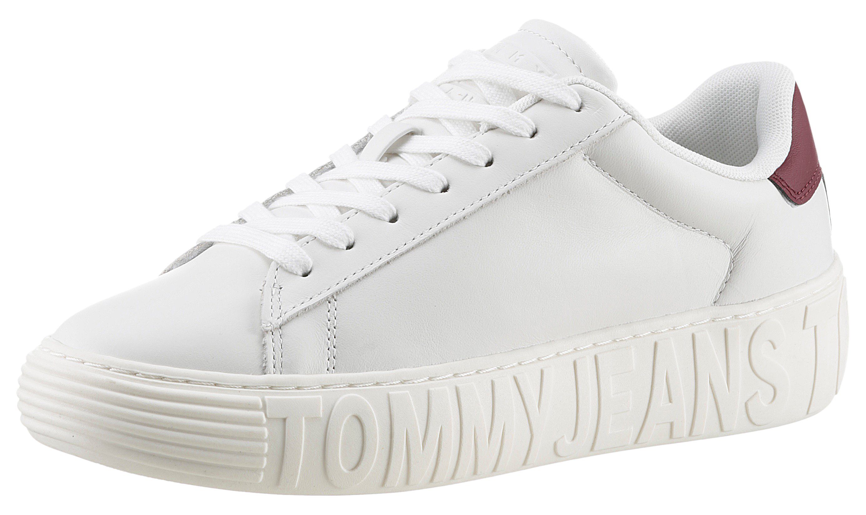 TOMMY JEANS Plateausneakers TJW NEW CUPSOLE LEATH LC met contrastafwerking op de hiel, vrijetijdsschoen, halfhoge schoen, veterschoen