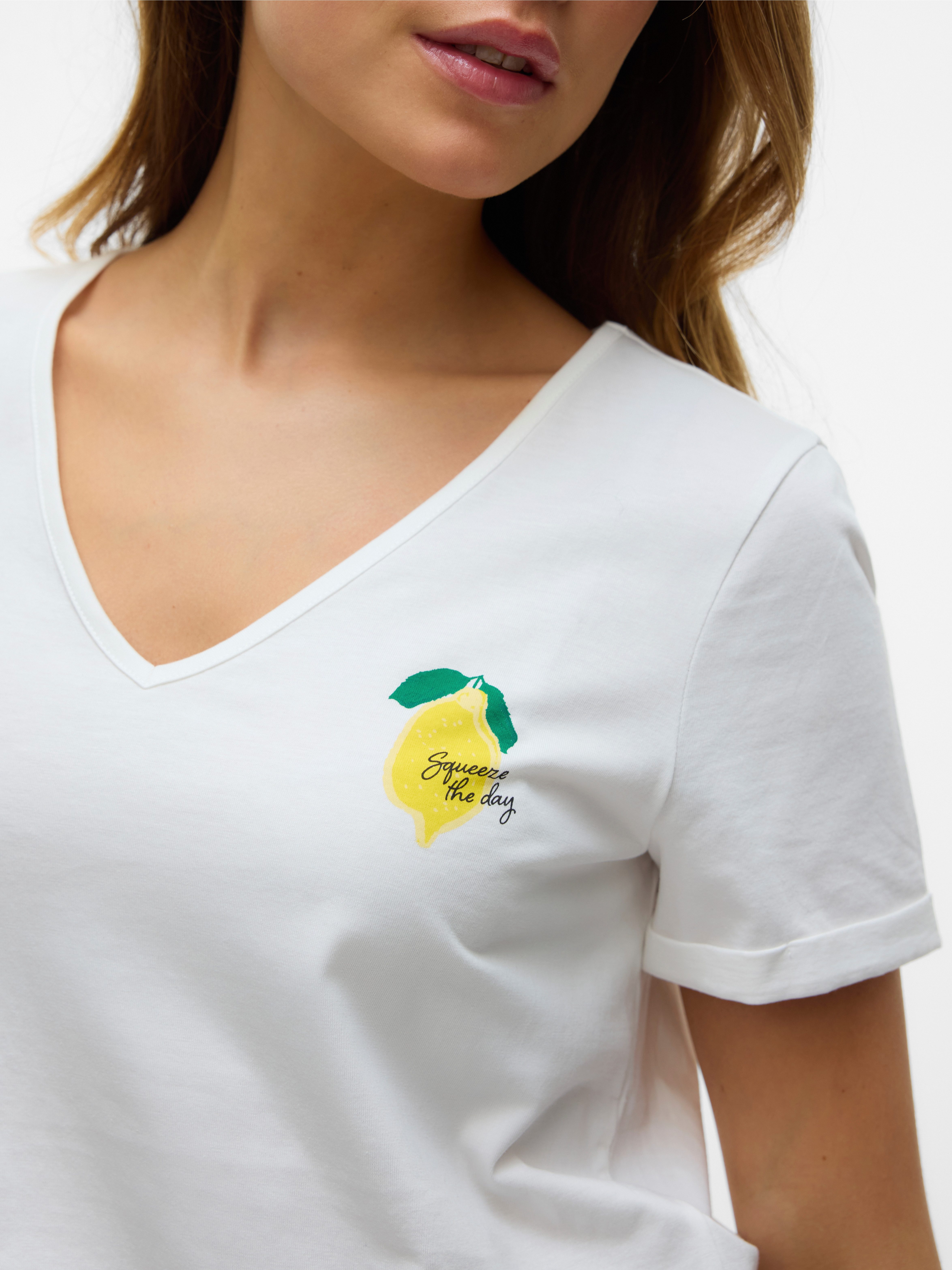 Vero Moda Shirt met korte mouwen VMBITONA S/S V-NECK T-SHIRT JRS BTQ GA