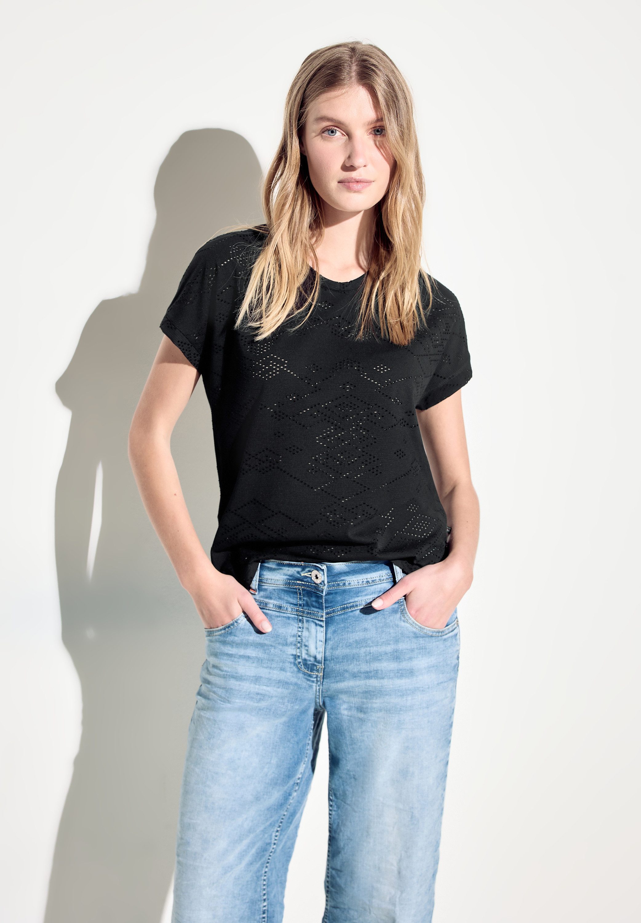 Cecil T-shirt met gaatjespatroon in ornamentvorm